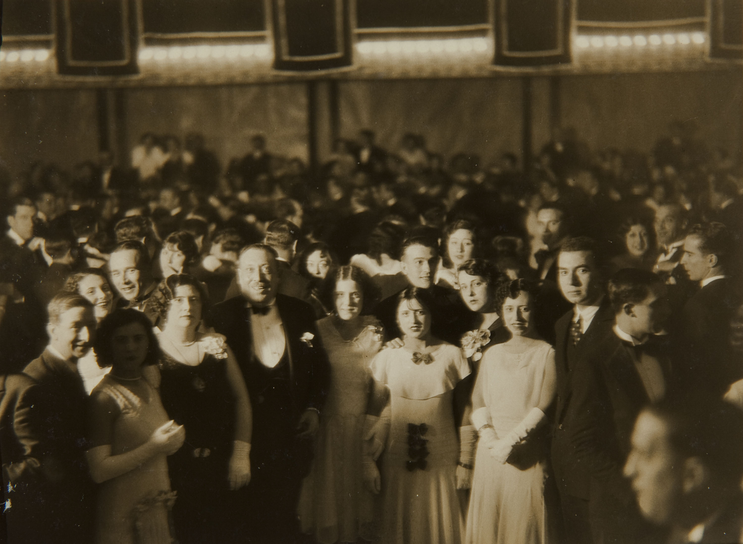 image for: Pere Català Pic - Ball de gala. Joventut, bellesa, esplendor, dansa, potser prometences i tot - 1931