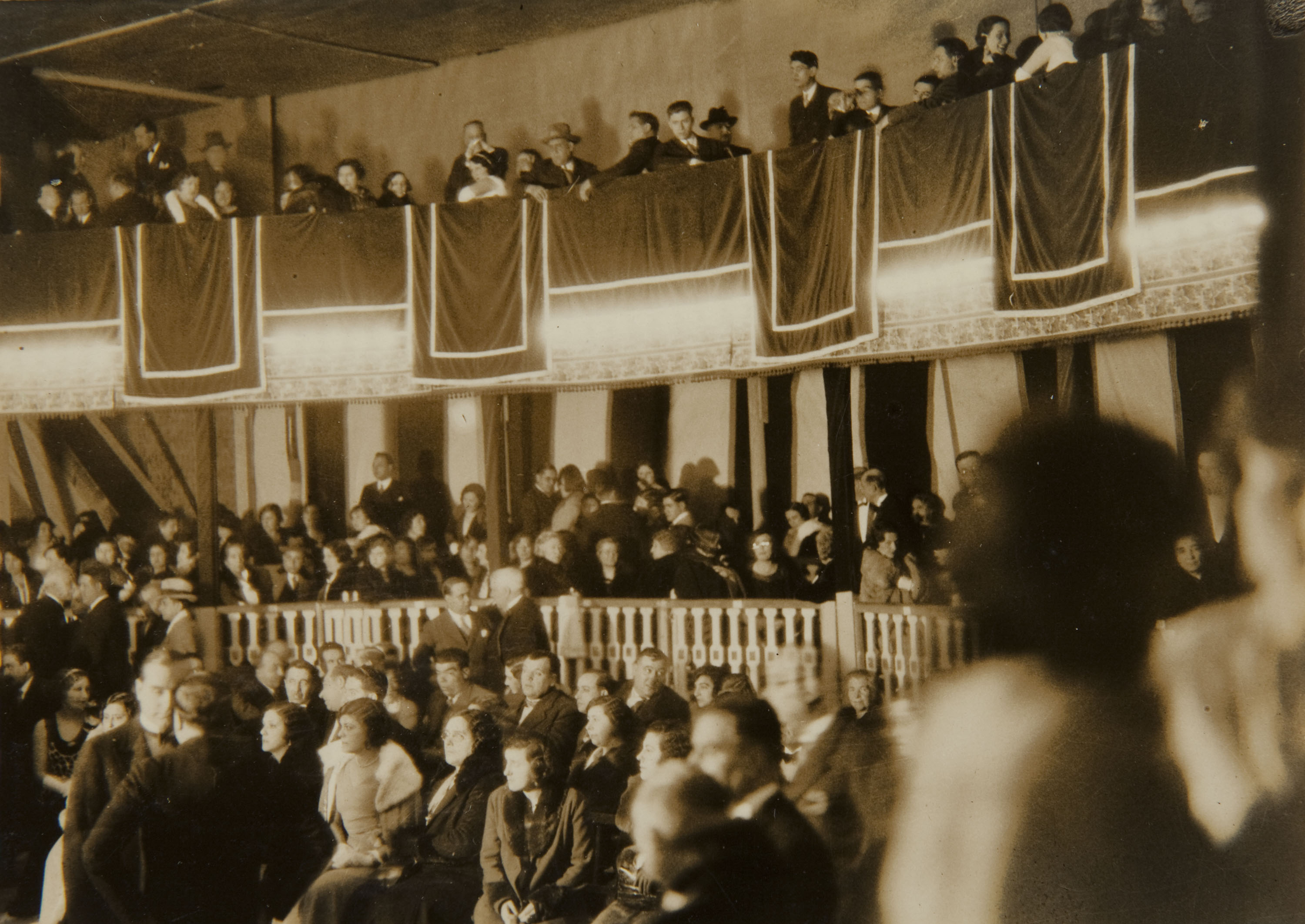 image for: Pere Català Pic - Ball de gala. Joventut, bellesa, esplendor, dansa, potser prometences i tot - 1931