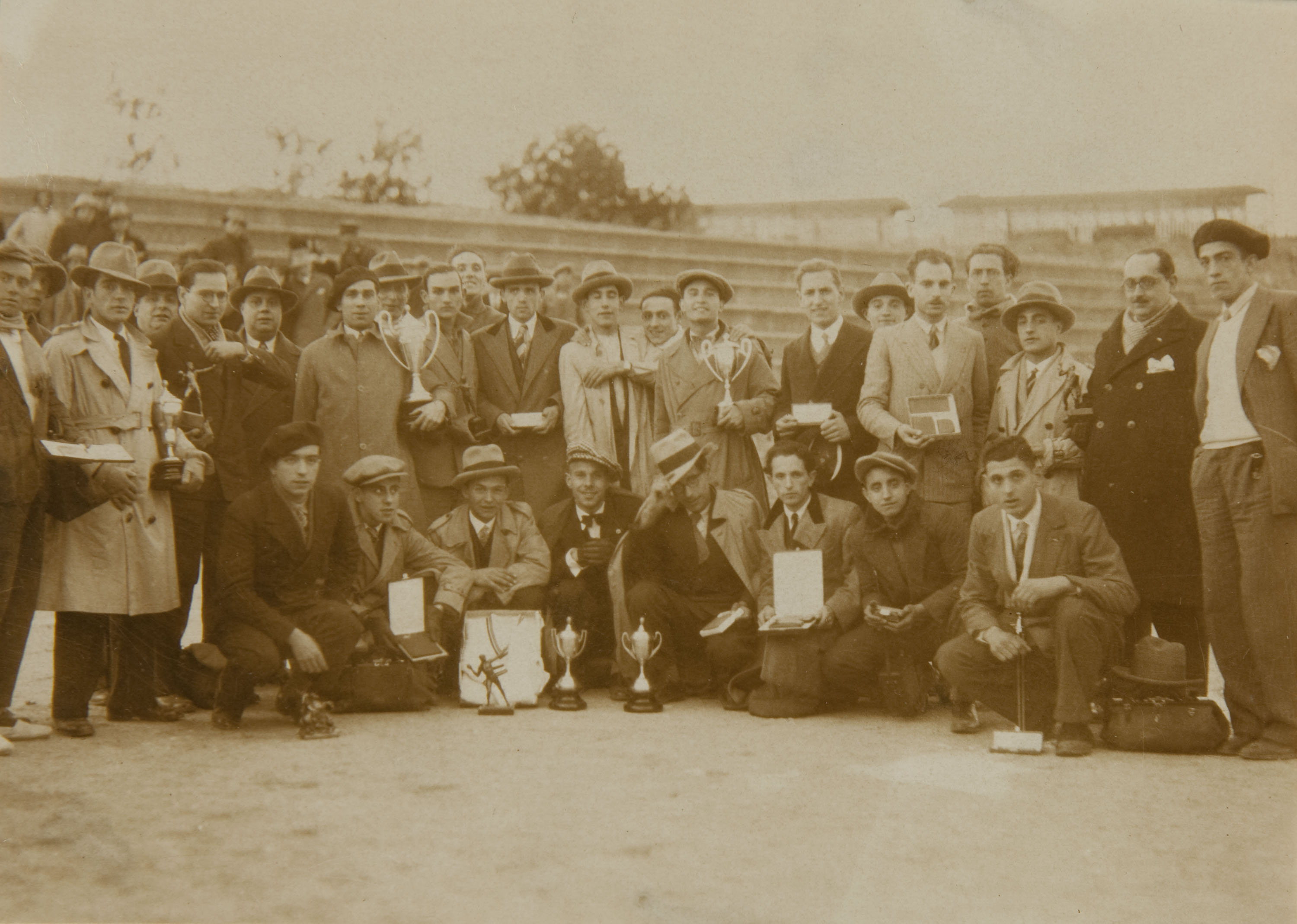 image for: Pere Català Pic - Carreres de bicicletes, atletisme, tir de colom... El vallenc és l'home que treballa i que juga - 1931