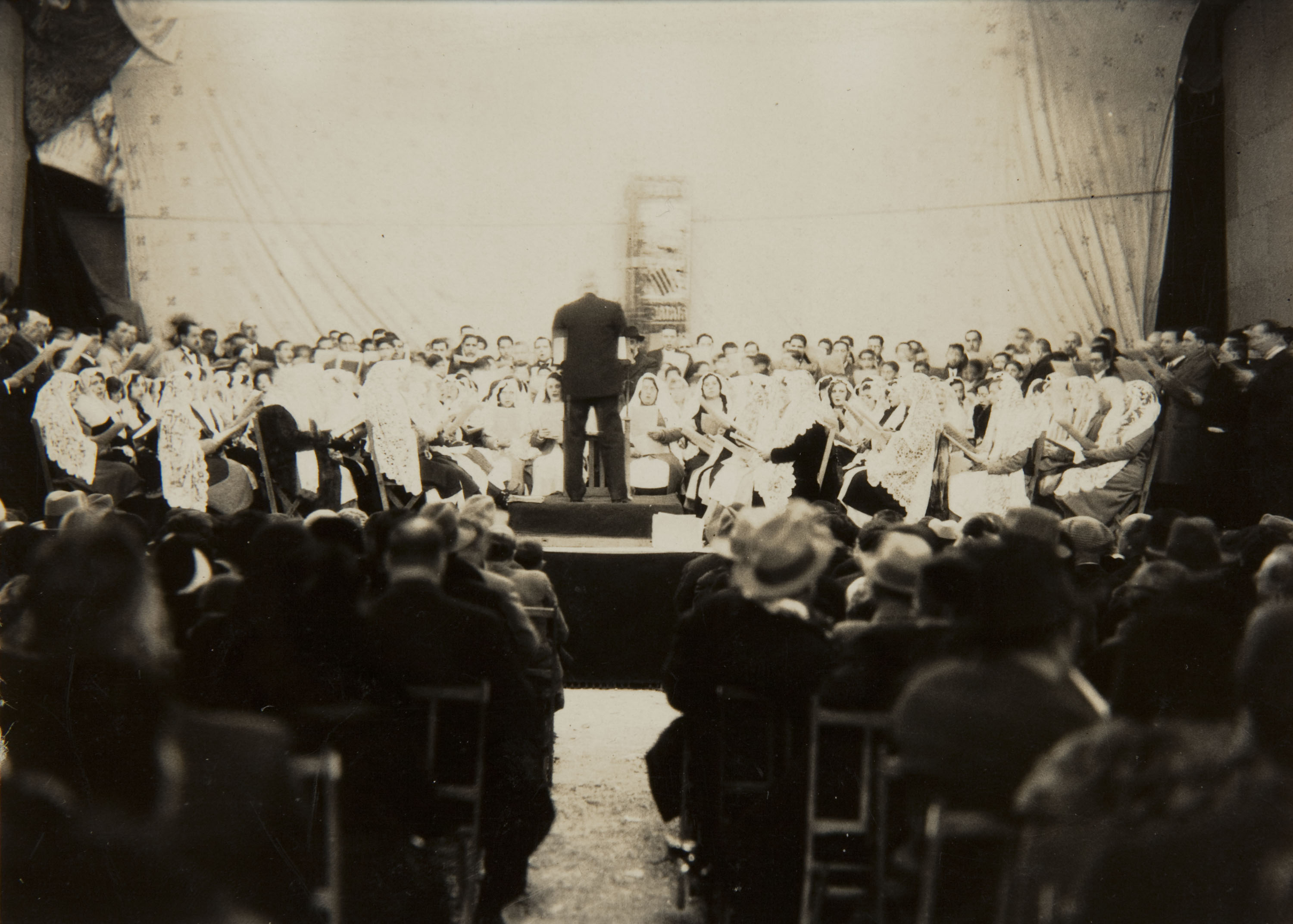image for: Pere Català Pic - L'Institut de Rítmica i Plàstica, la Banda Municipal, i l'Orfeó Català donaren a les nostres festes la seva nota de bon gust - 1931