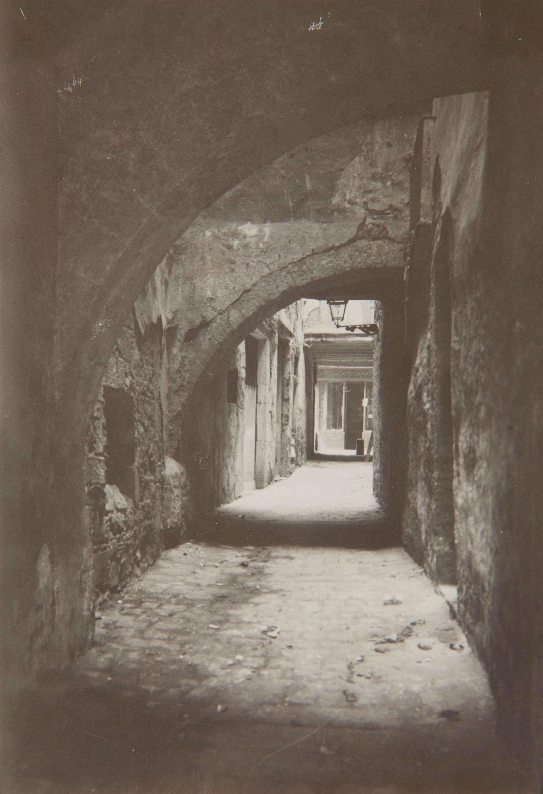 image for: Adolf Mas  - Carrer de les Tres Voltes - Anterior a 1911