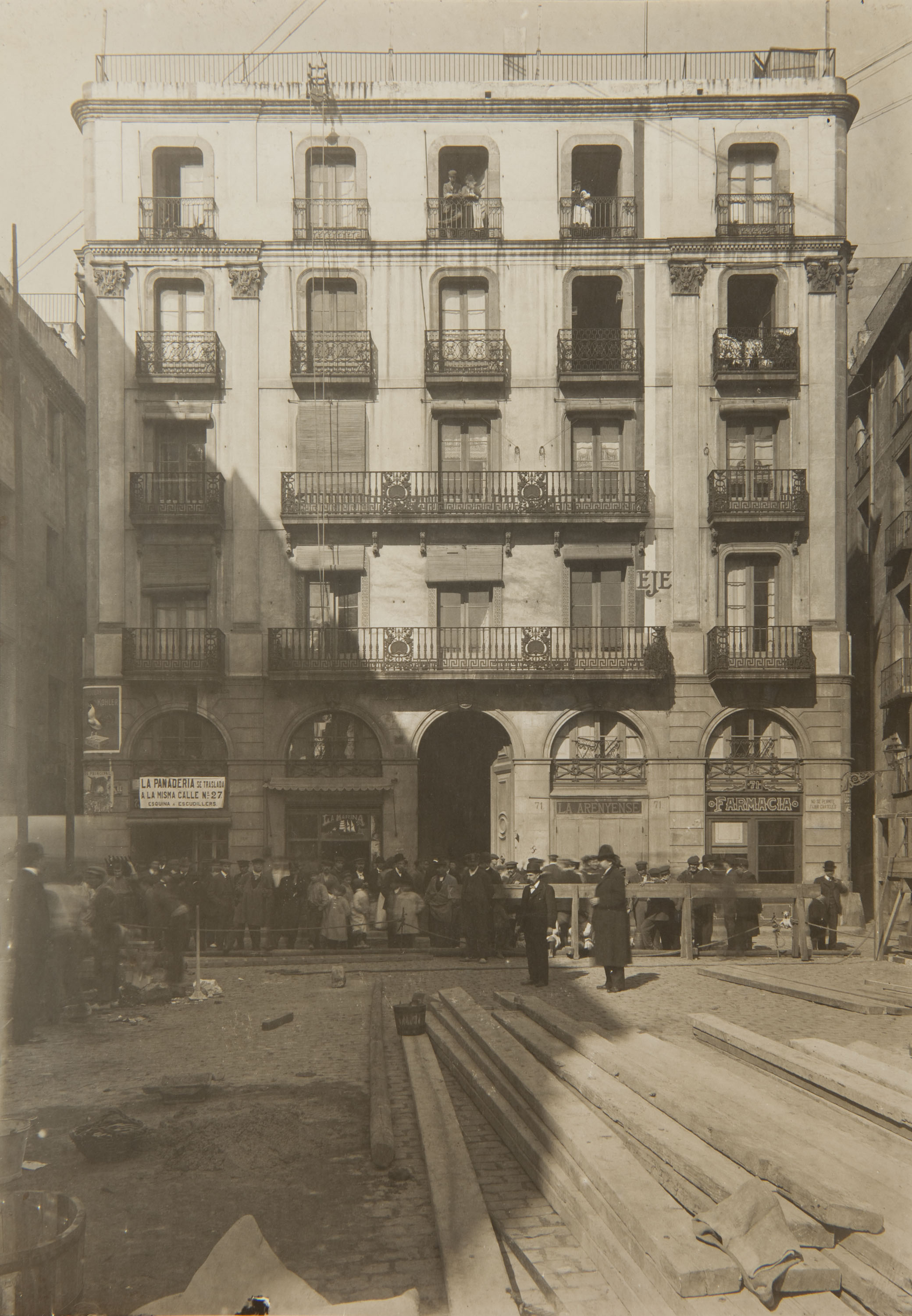 image for: Adolf Mas  - Sense títol [Plaça en obres] - Cap a 1908-1911