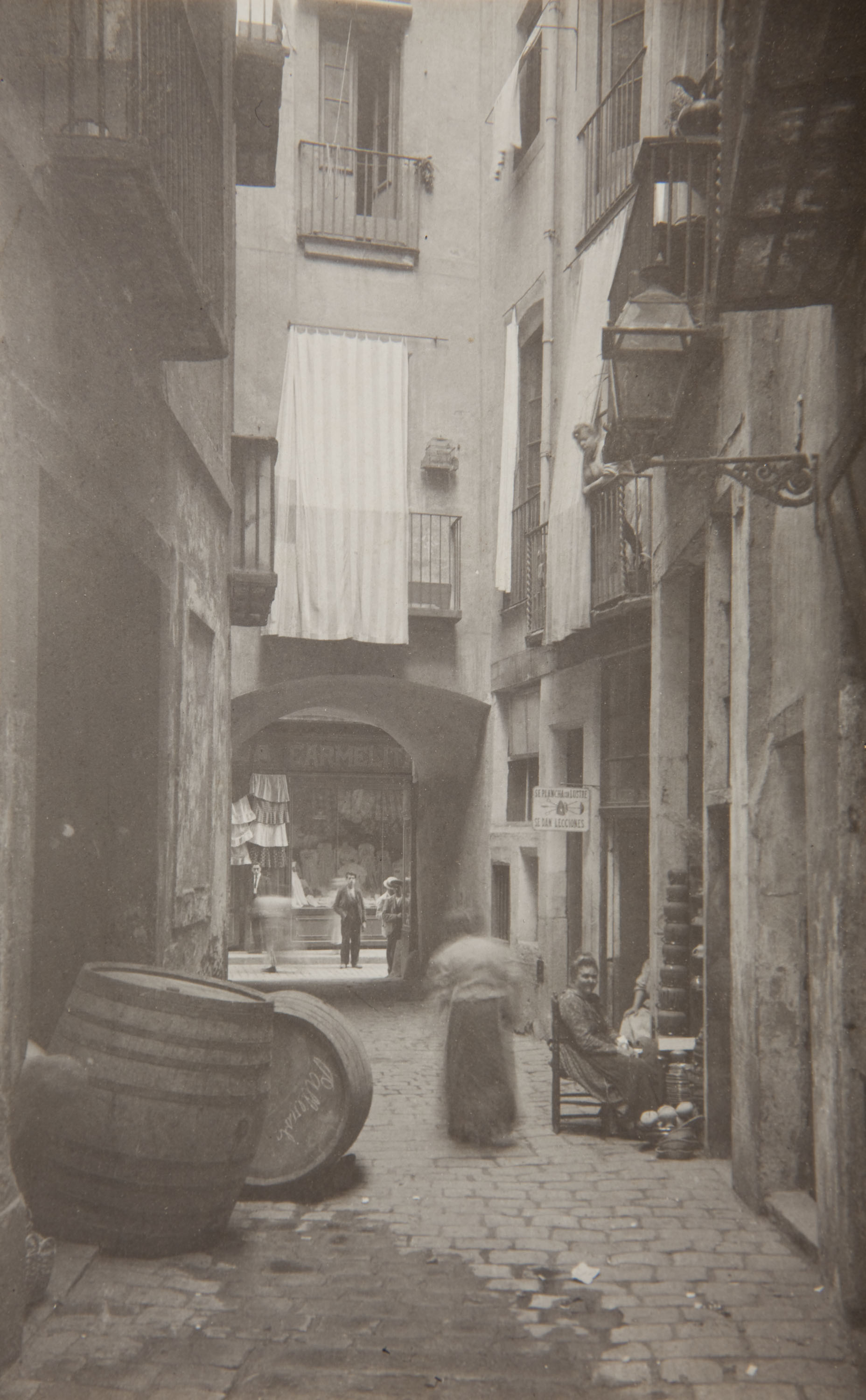 image for: Adolf Mas  - Carrer de l'Arc de Sant Miquel - Anterior a 1911