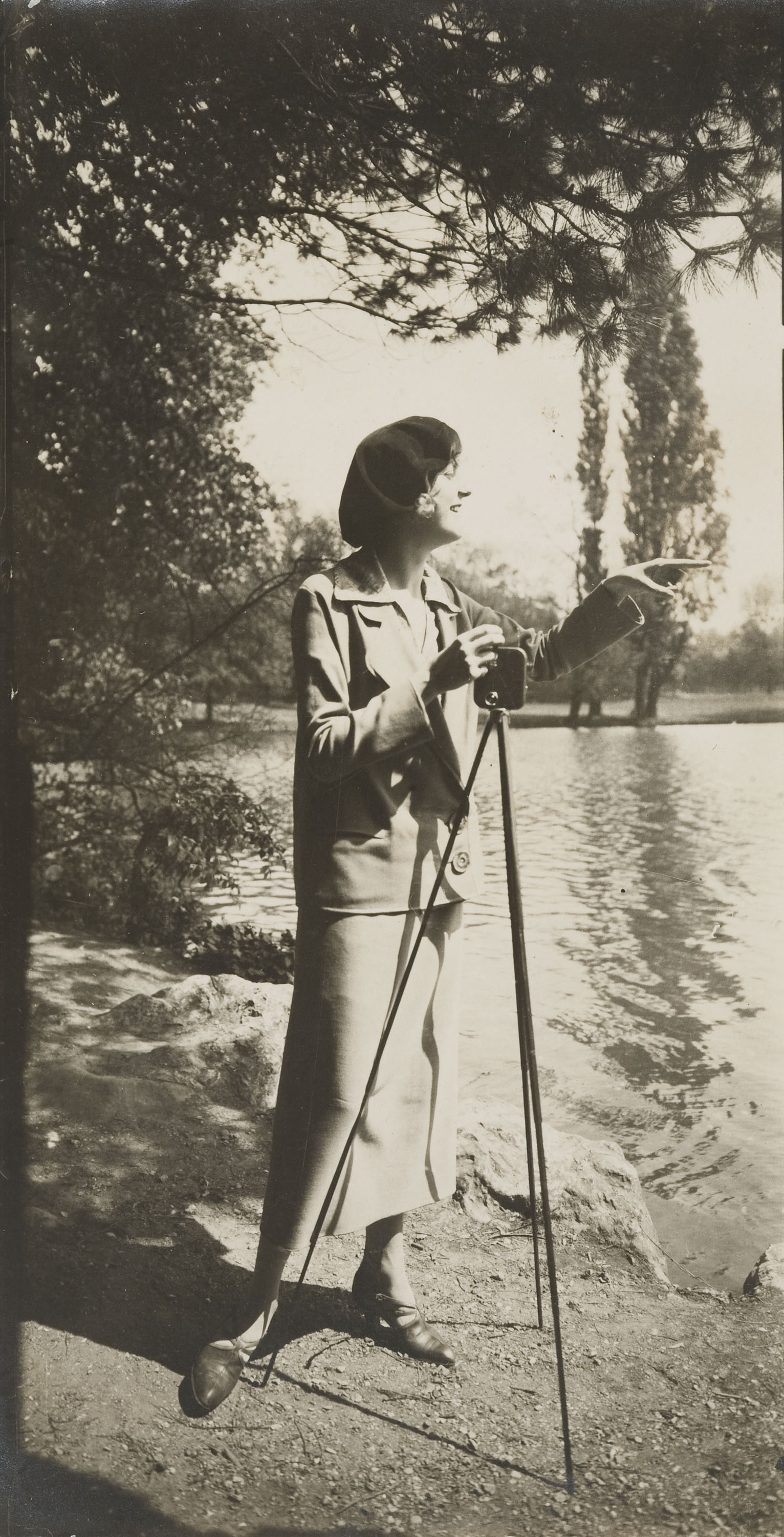 image for: Emili Vilà  - Fotografia model per als cartells «Taking Ways!» i «Pathe Baby nº 133» - Cap a 1920-1925