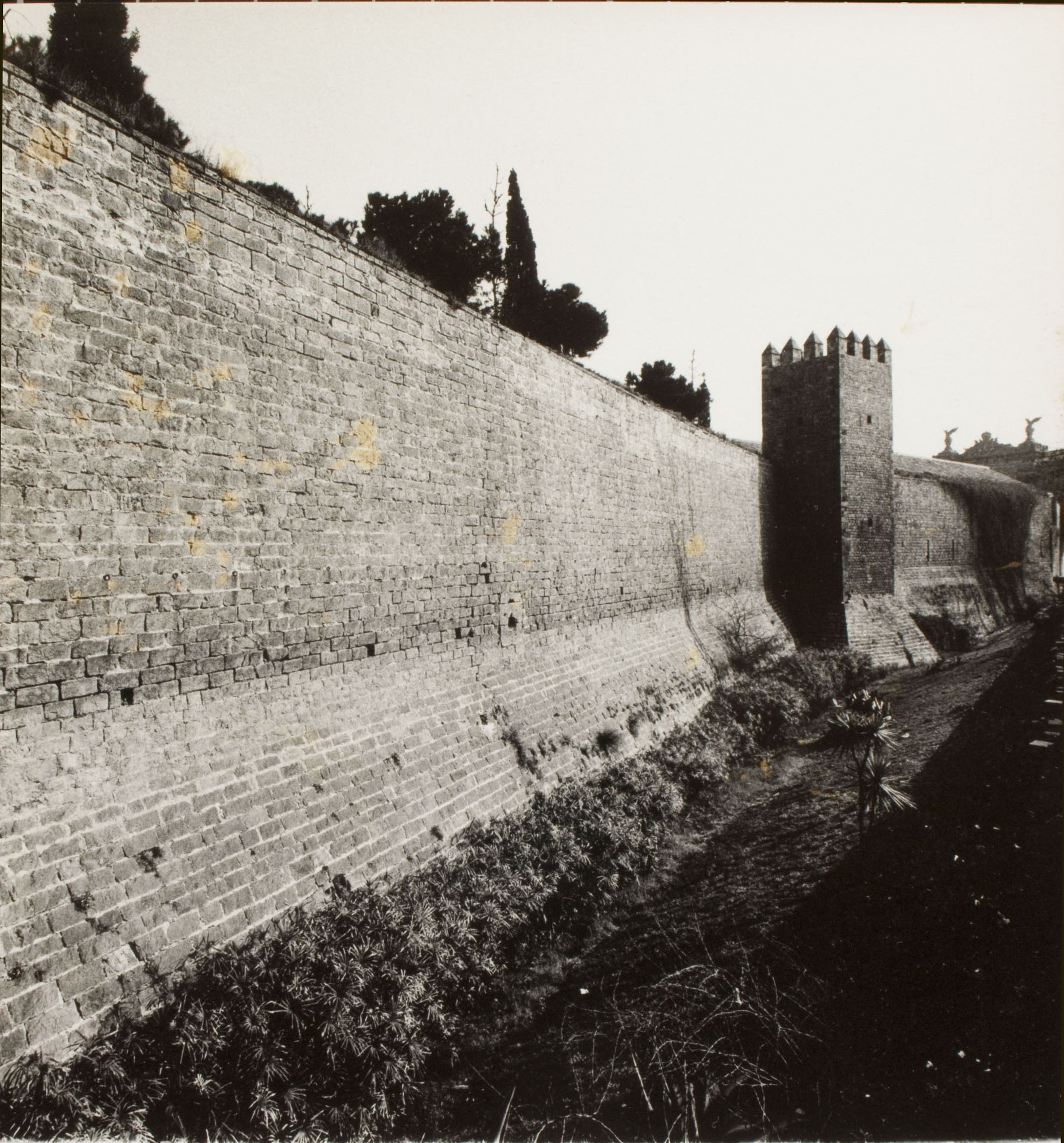image for: Oriol Maspons - Murallas. Atarazanas - No datat