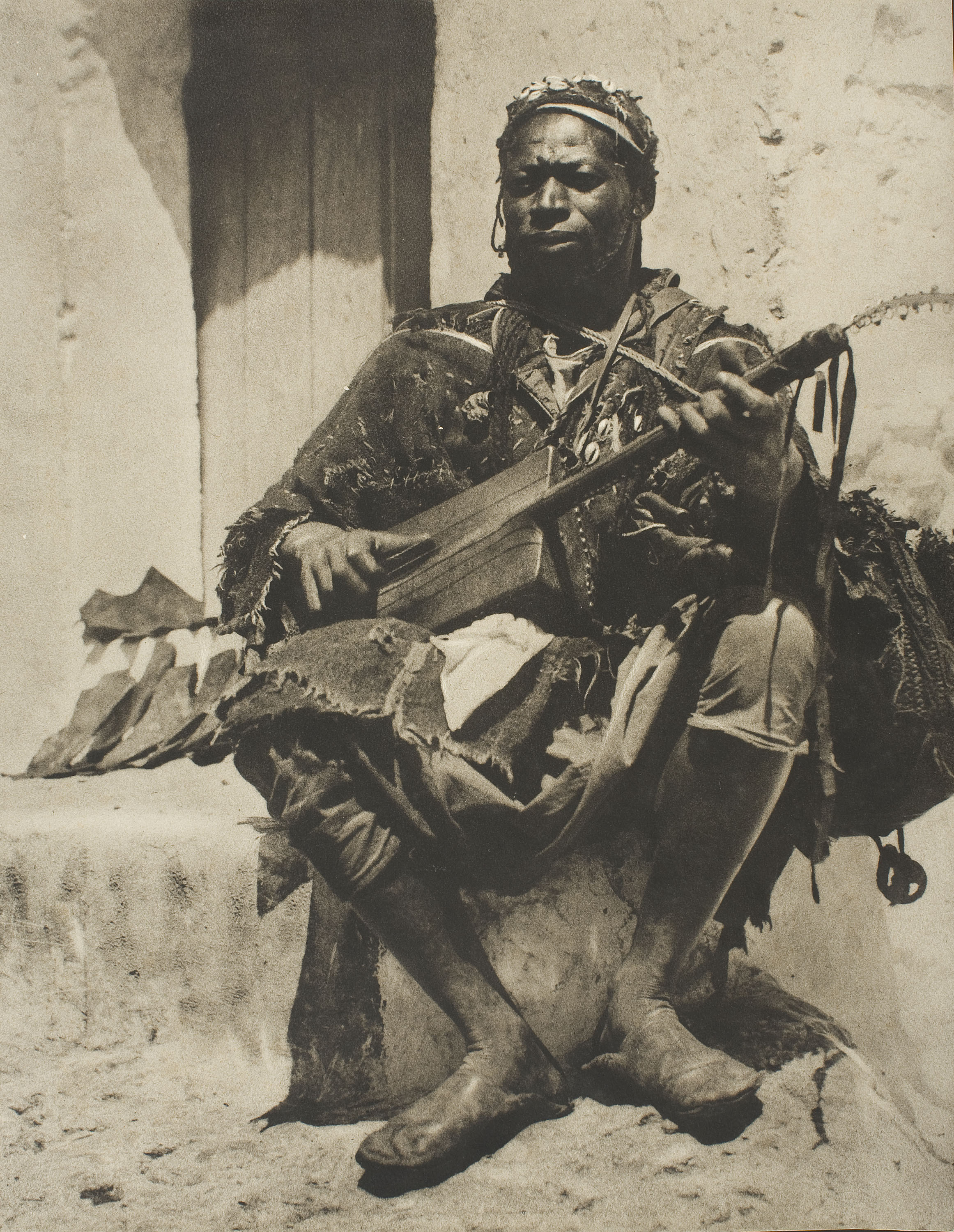image for: Claudi Carbonell - El moro de la guitarra [L'home del guinbri] - Cap a 1920
