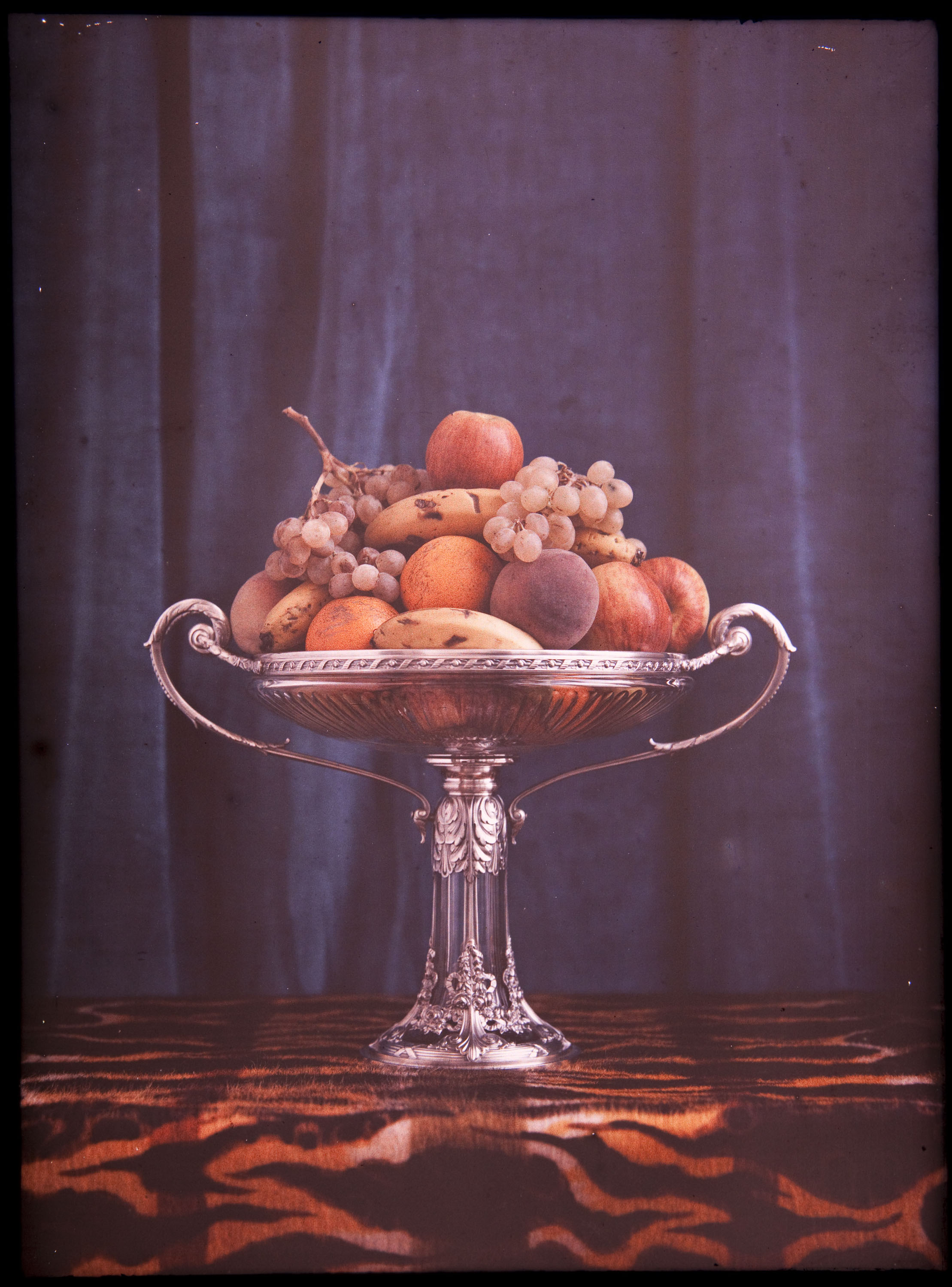 image for: Francesc Carrera Bou - Fruitera amb fruita - Cap a 1926