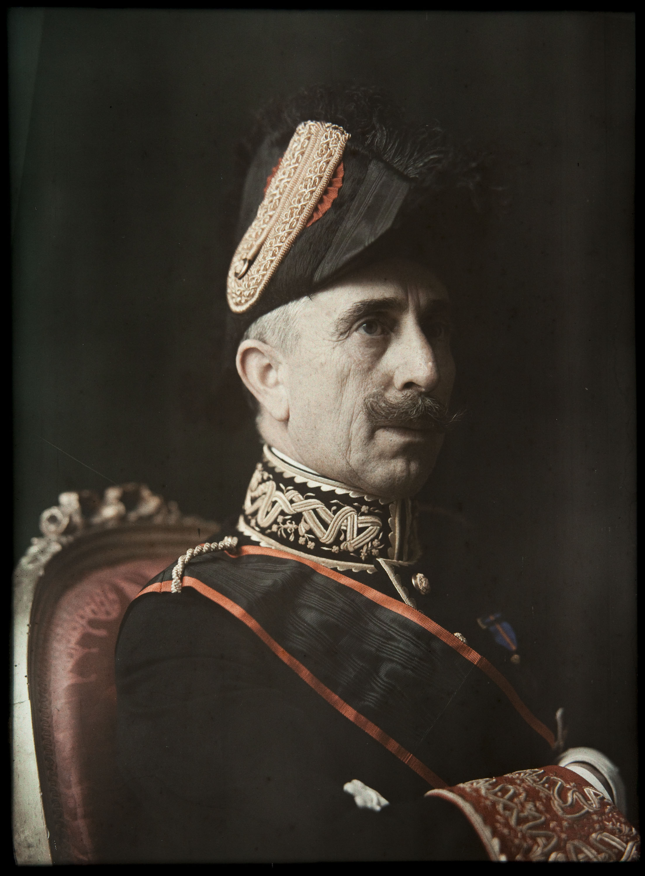 image for: Francesc Carrera Bou - Retrat d'home amb uniforme militar - Cap a 1924
