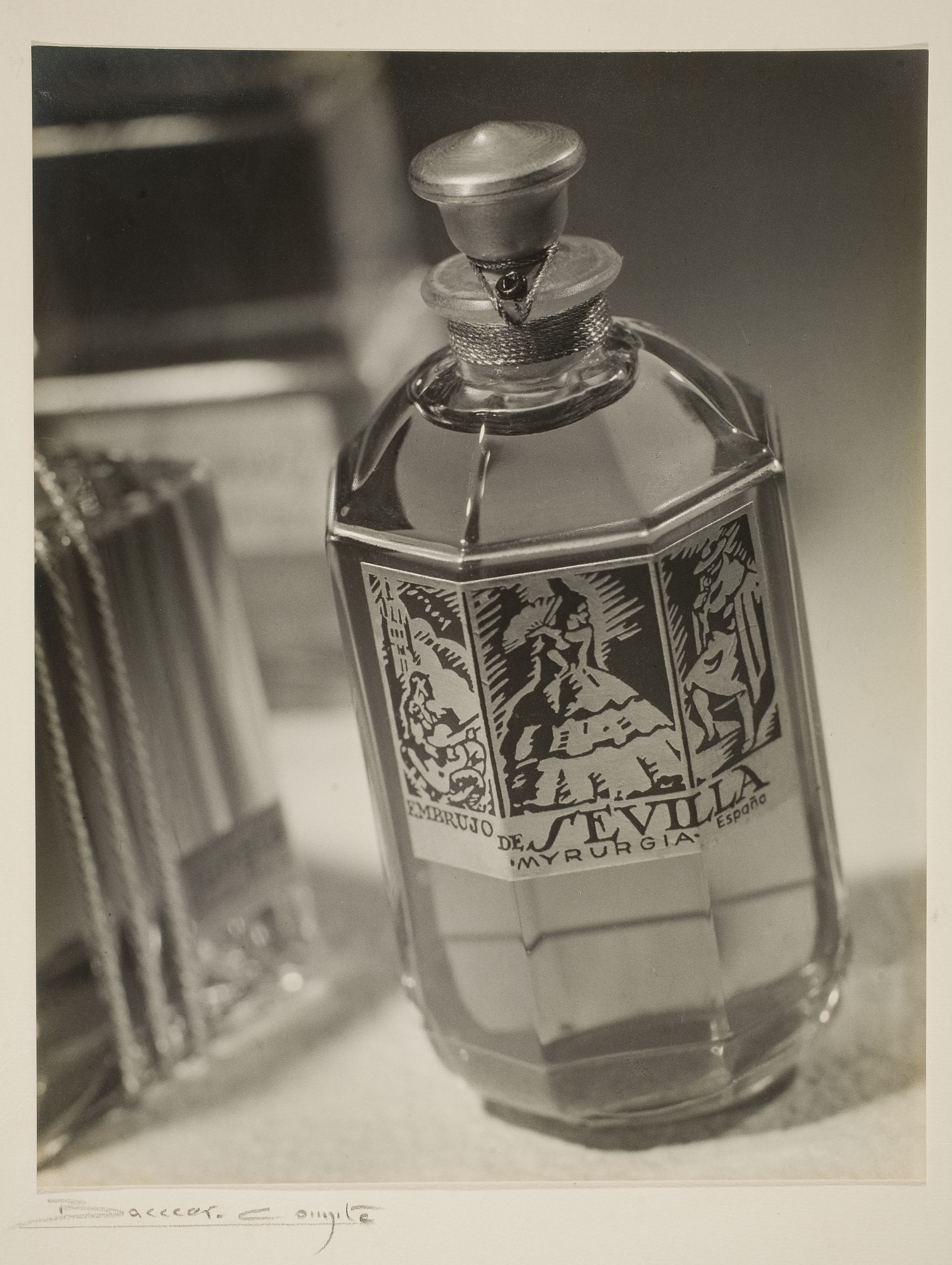 image for: Ramon Batlles - Fotografia publicitària per a Myrurgia. Colònia «Embrujo de Sevilla» - Cap a 1930