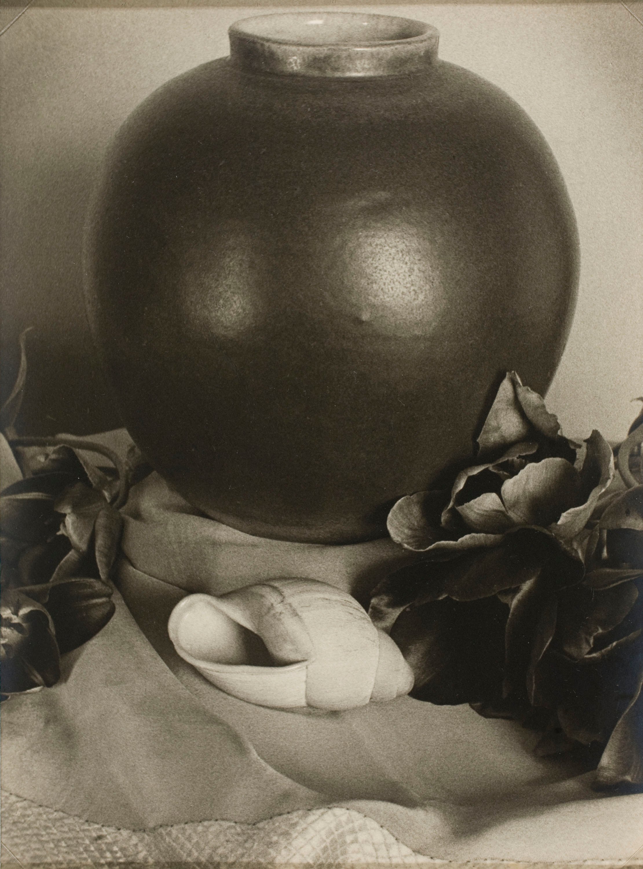 image for: Otho Lloyd - [Natura morta] - Cap a 1945
