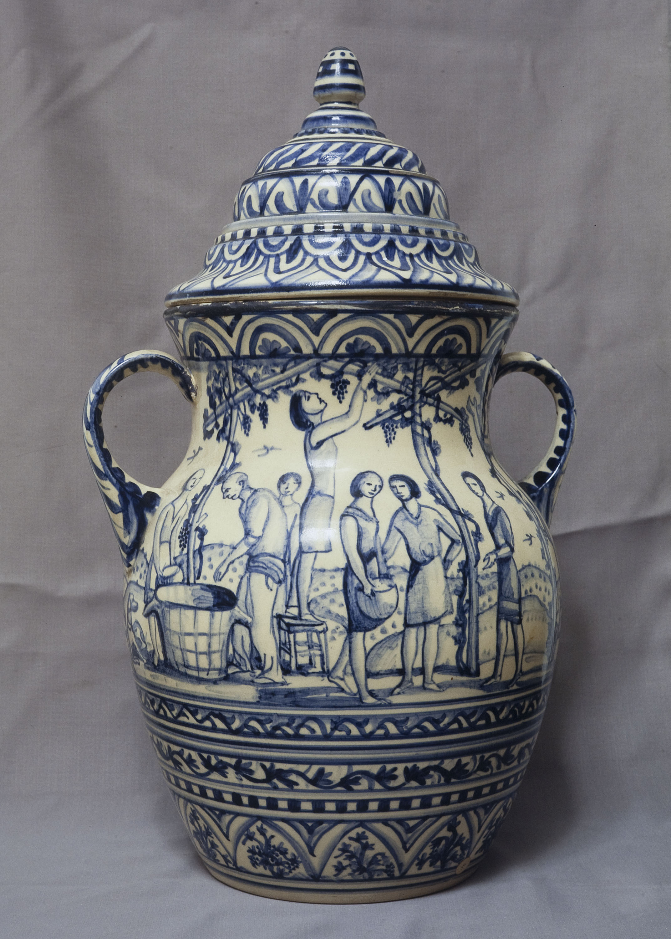 image for: Josep Aragay - Gerro amb escenes de verema - Cap a 1928-1930