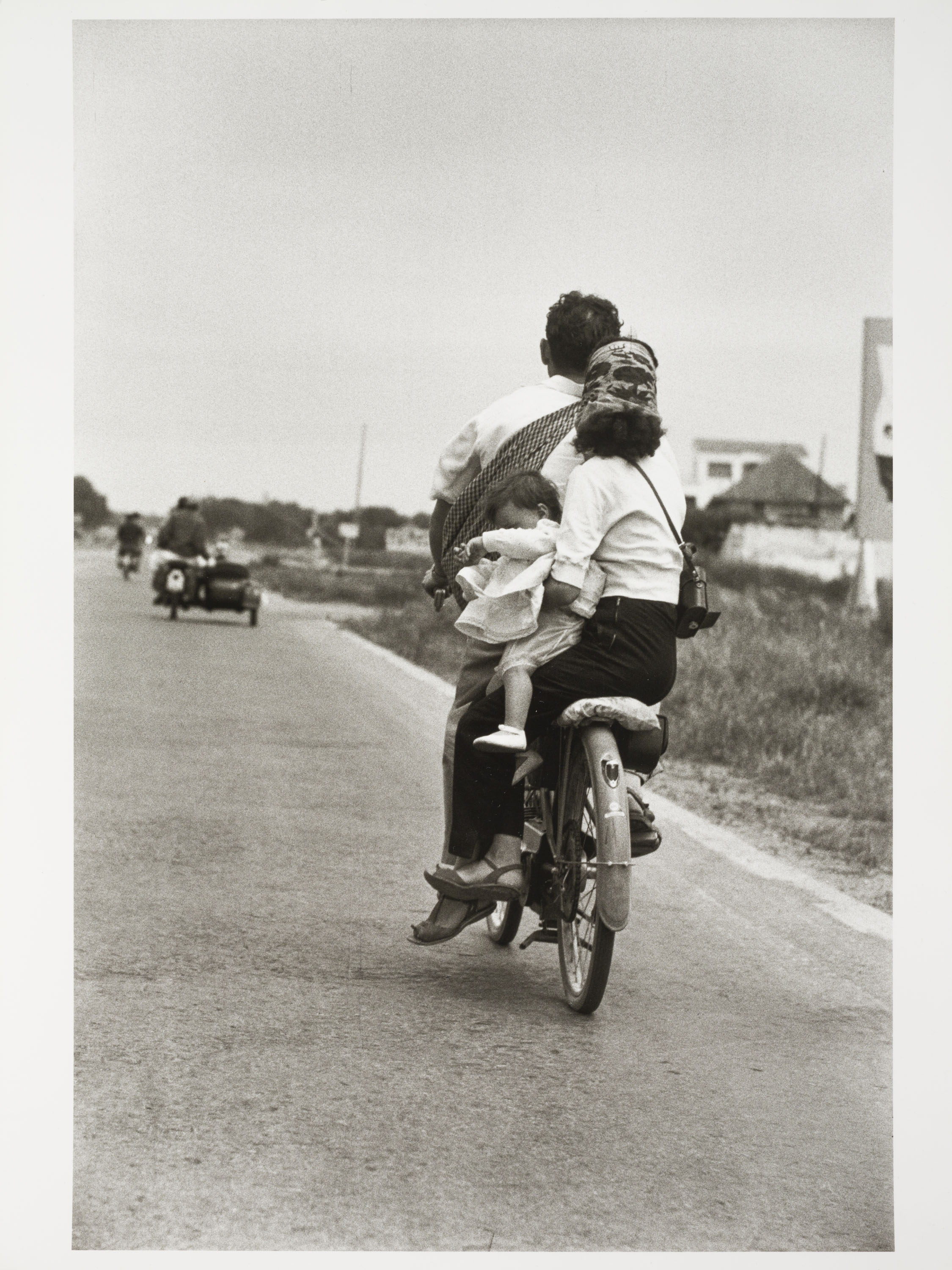 image for: Francisco Ontañón - Familia en Mobilette (Família amb Mobilette) - 1954