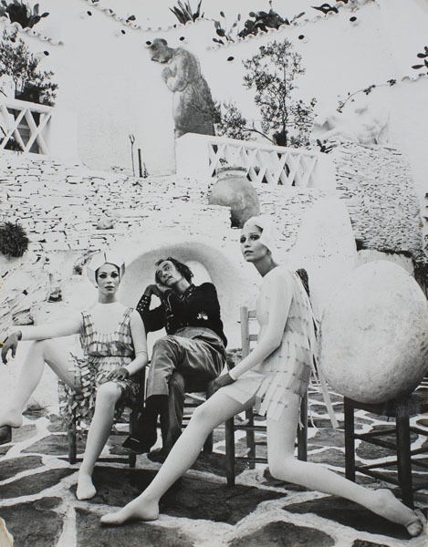 Oriol Maspons - Dalí aux anges habillés par Paco Rabanne - 1966 image for: Oriol Maspons - Dalí aux anges habillés par Paco Rabanne - 1966