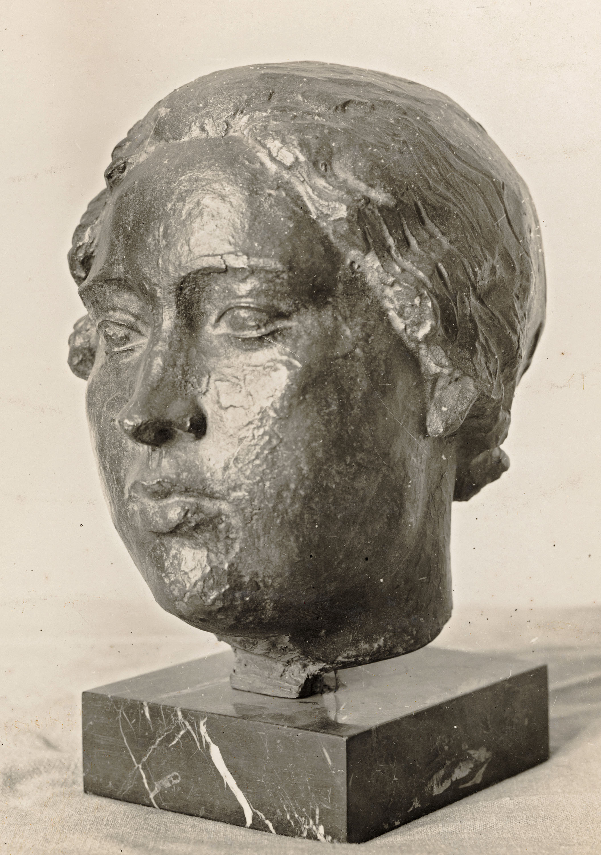 image for: Josep Tenas - La noia d'antany - Cap a 1942