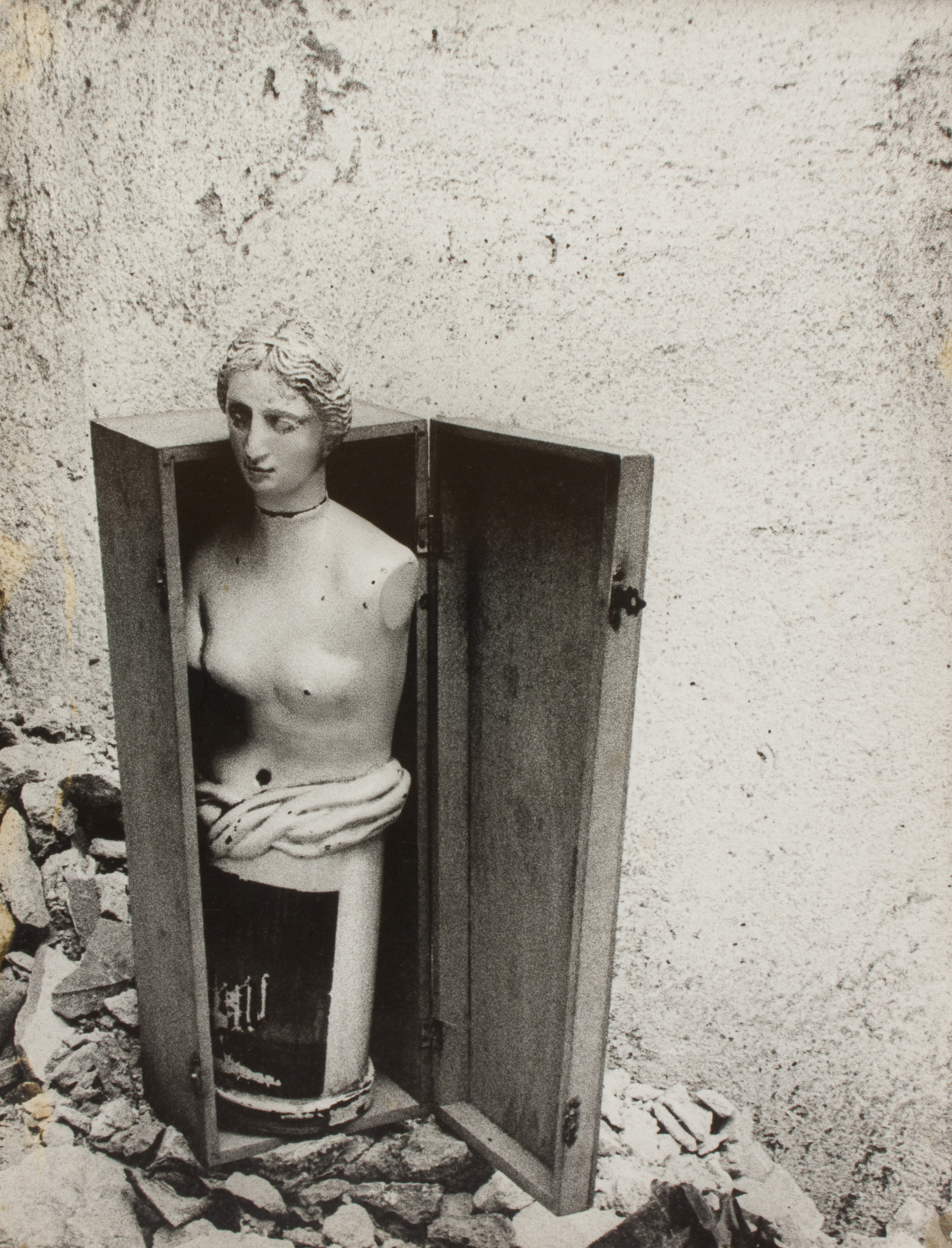 Oriol Maspons - Venus-botella en apuros - 1965 image for: Oriol Maspons - Venus-botella en apuros - 1965