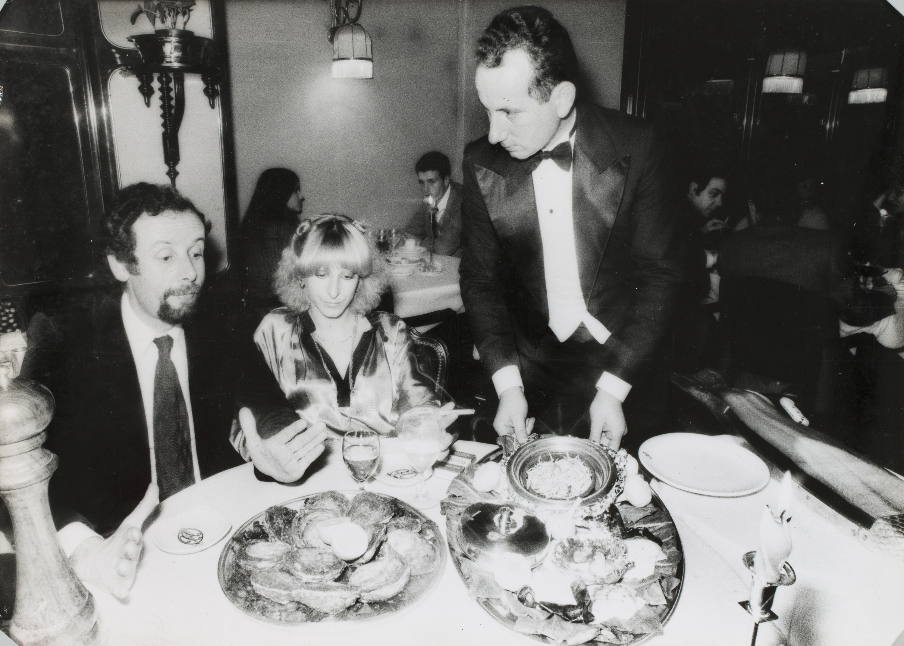 Oriol Maspons - Luis Cantero en un restaurant - Cap a 1980 image for: Oriol Maspons - Luis Cantero en un restaurant - Cap a 1980