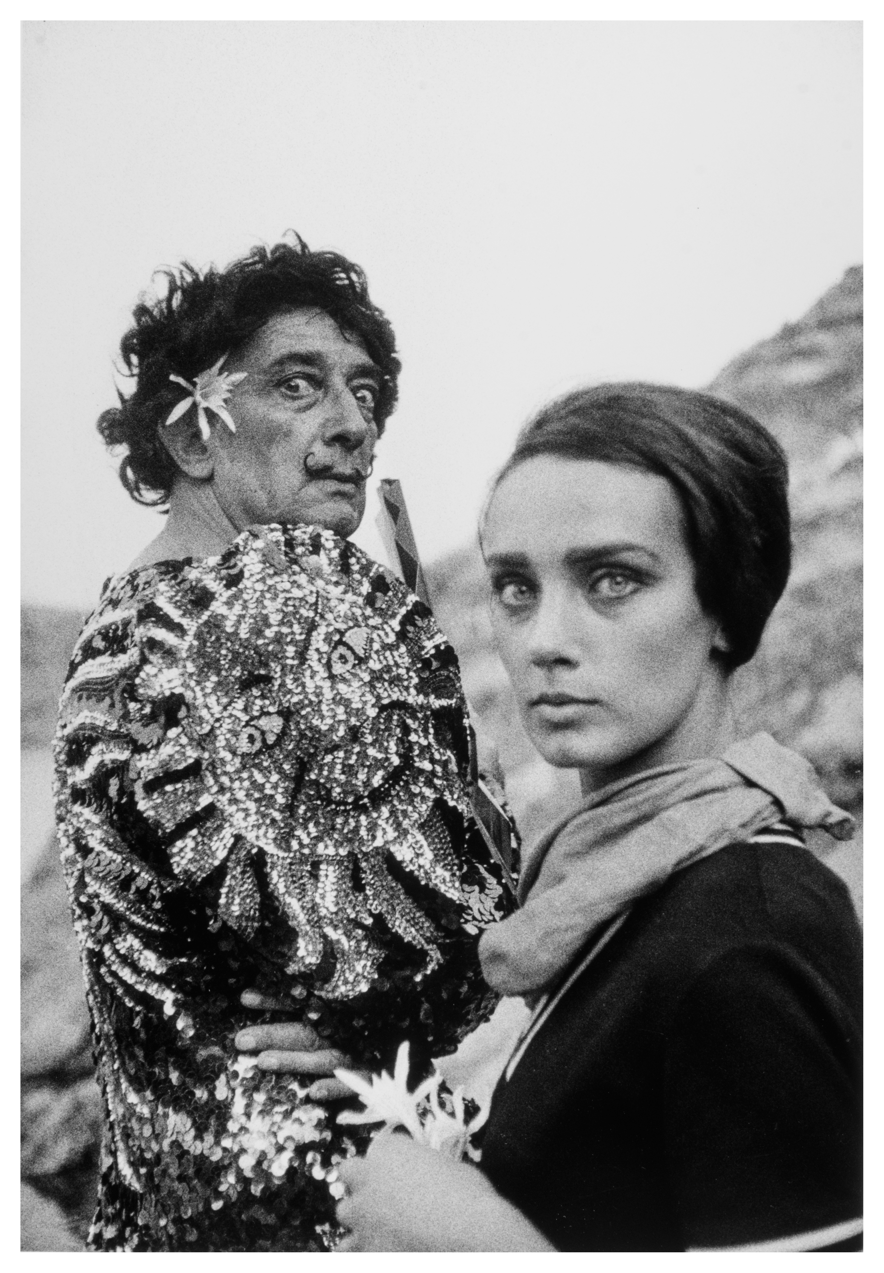 image for: Joana Biarnés - Salvador Dalí amb un vestit de clown, posa amb una de les seves models - 1966 (tiratge 2017)