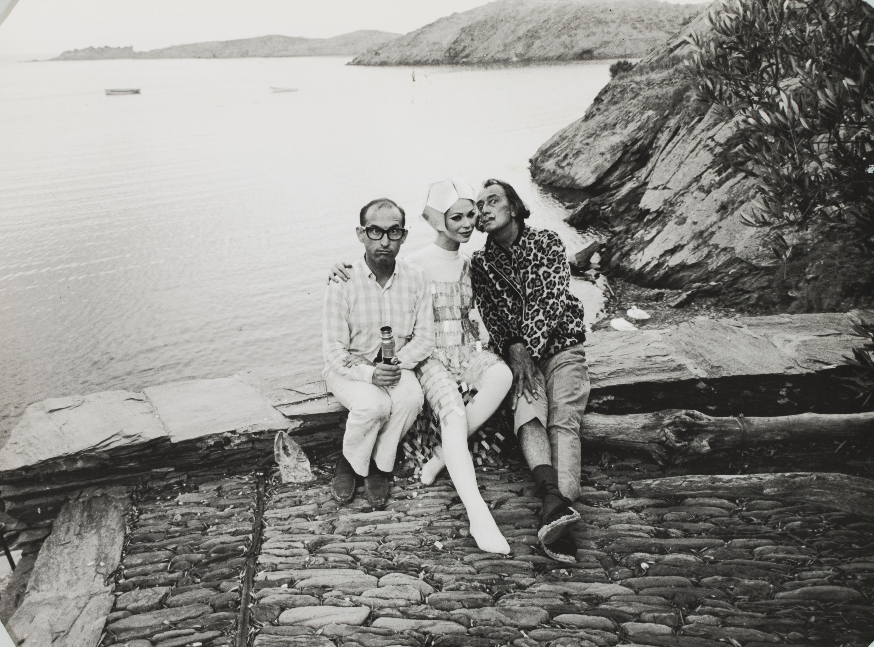 image for: Elsa Peretti - Salvador Dalí, Natacha i Oriol Maspons a Cadaqués - 1966