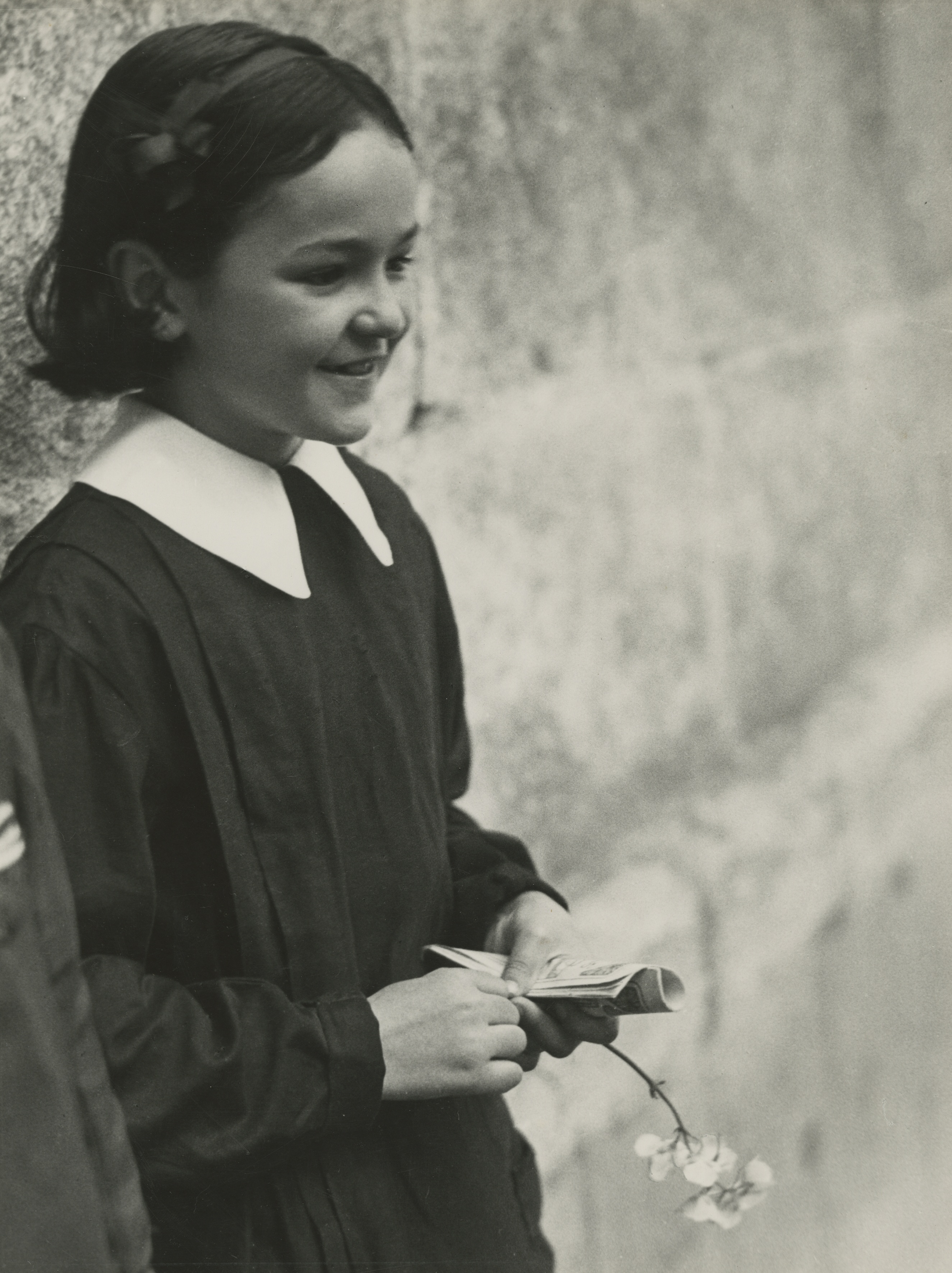 Marianne Breslauer, Col·legiala, Girona, 1933. © Marianne Breslauer  / Fotostiftung Schweiz, Winterthur