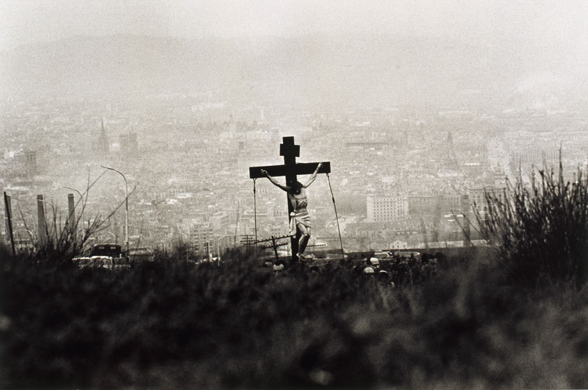 Ignasi Marroyo, Crucifixió, Setmana Santa, Barcelona, 1962. Museu Nacional. © Ignasi Marroyo