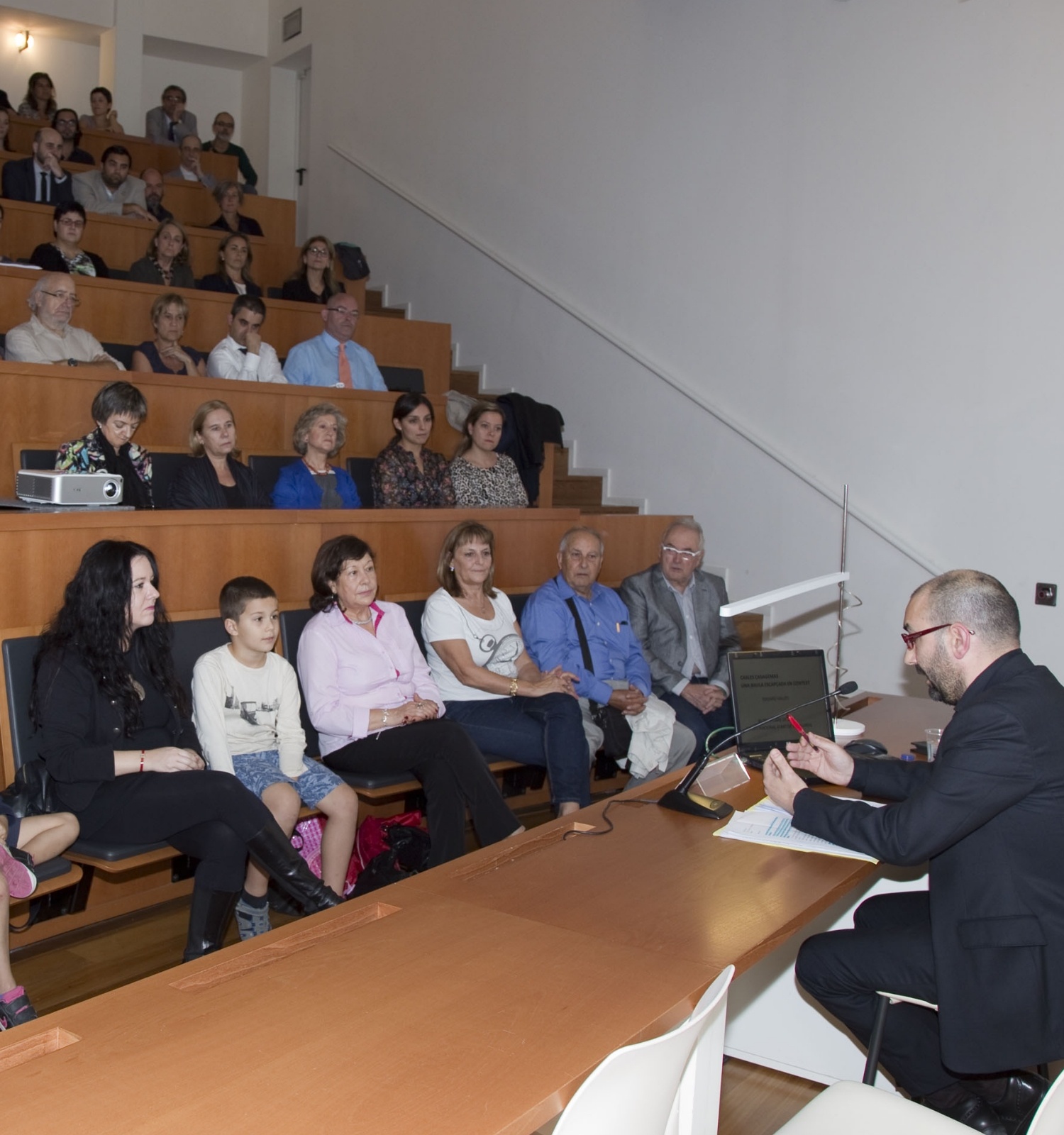 Conferència inaugural a càrrec d'Eduard Vallès, comissari Conferència inaugural a càrrec d'Eduard Vallès, comissari