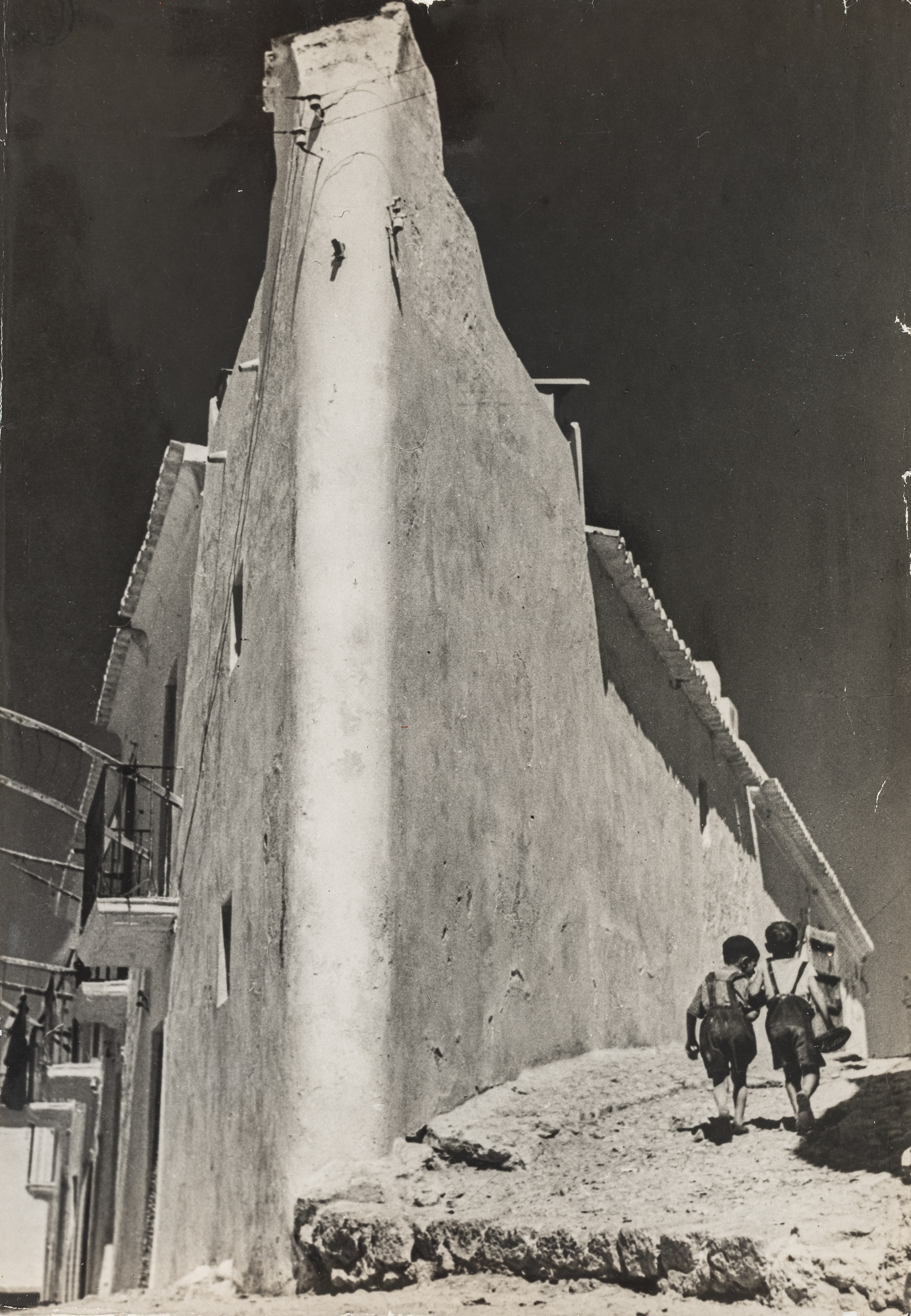 image for: Oriol Maspons - Las casas de Ibiza son así, como una proa (Eivissa) - 1953