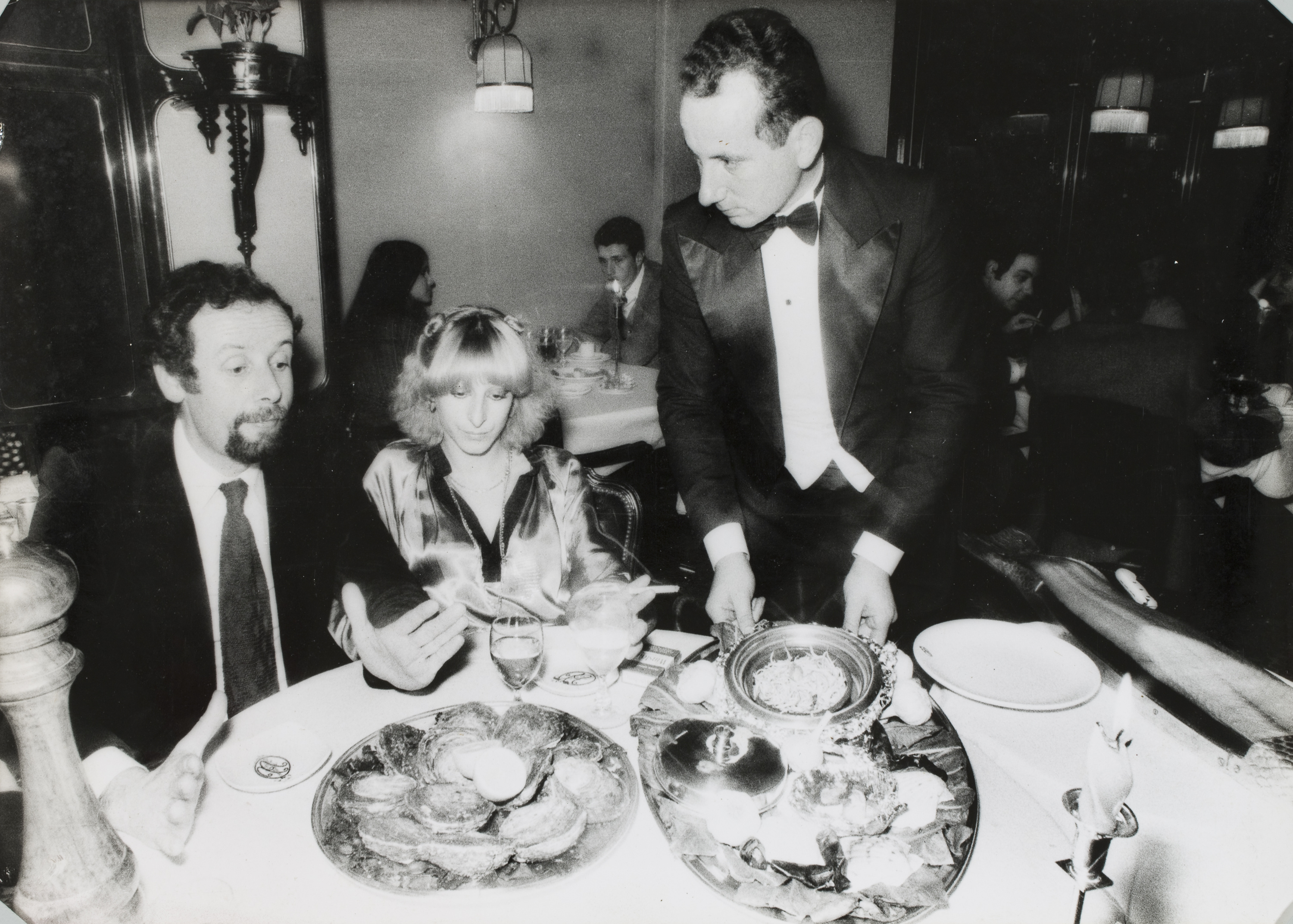 image for: Oriol Maspons - Luis Cantero en un restaurant - Cap a 1980