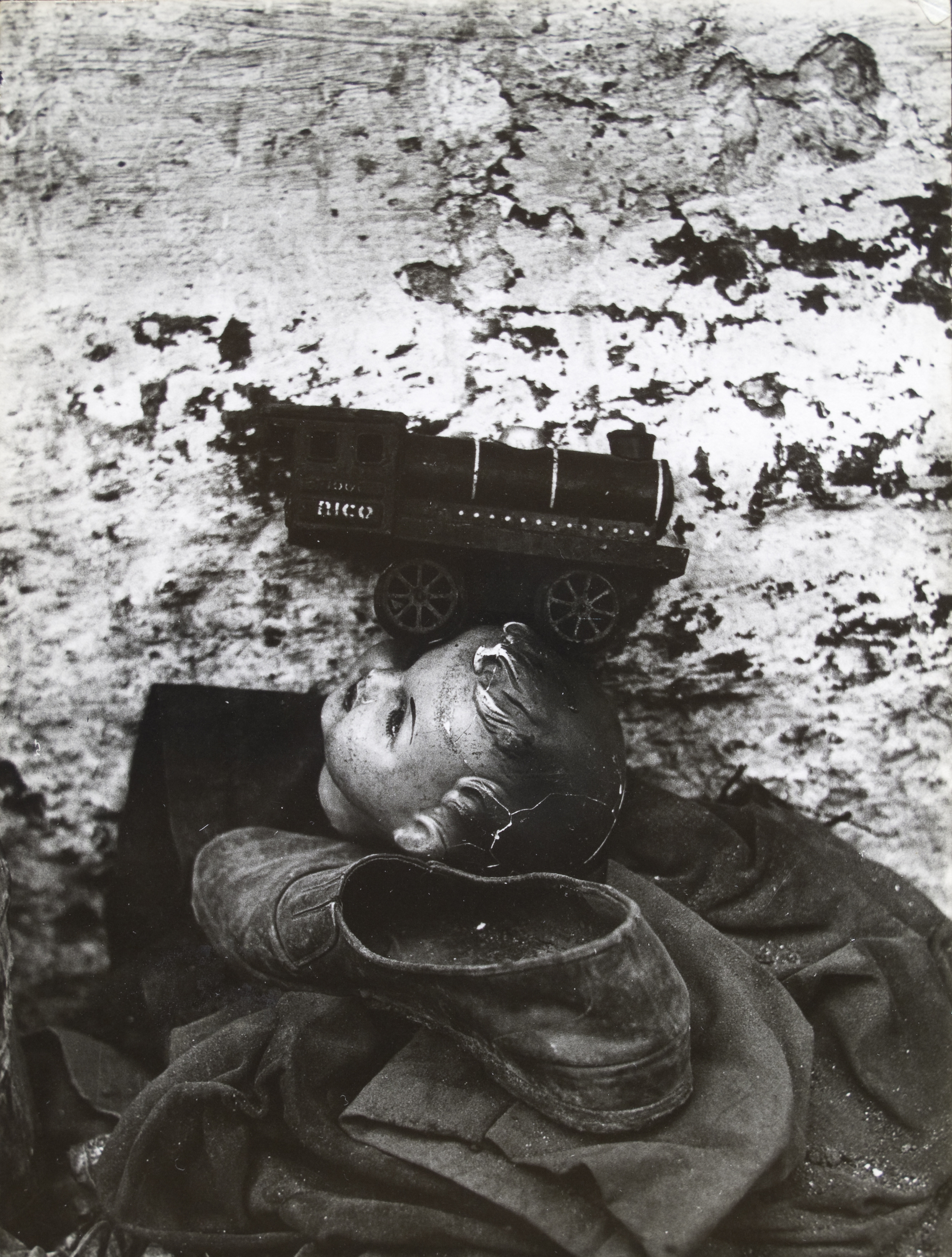 image for: Oriol Maspons - Composició surrealista - Cap a 1956