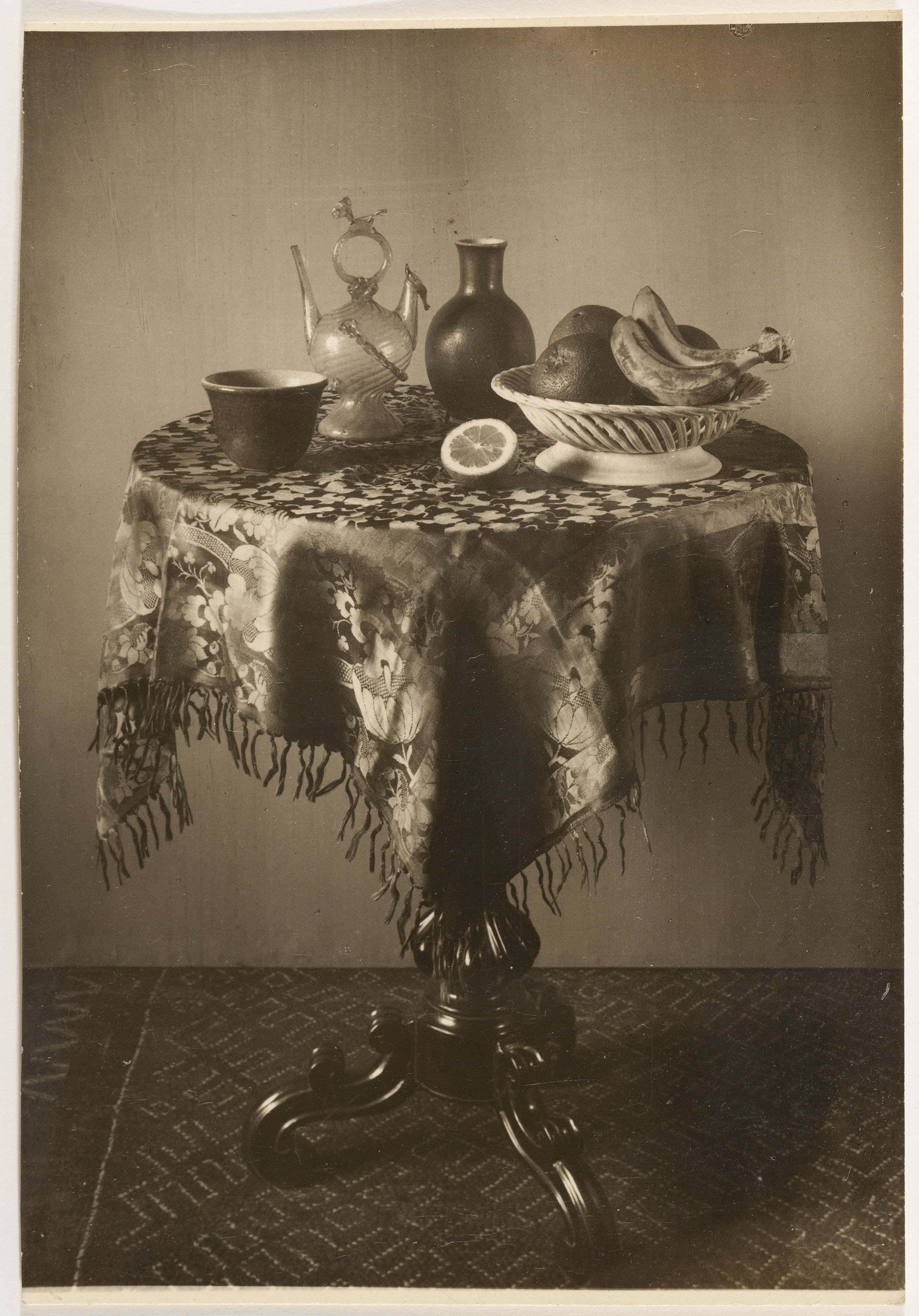 image for: Otho Lloyd - Natura morta - Cap a 1944-1950