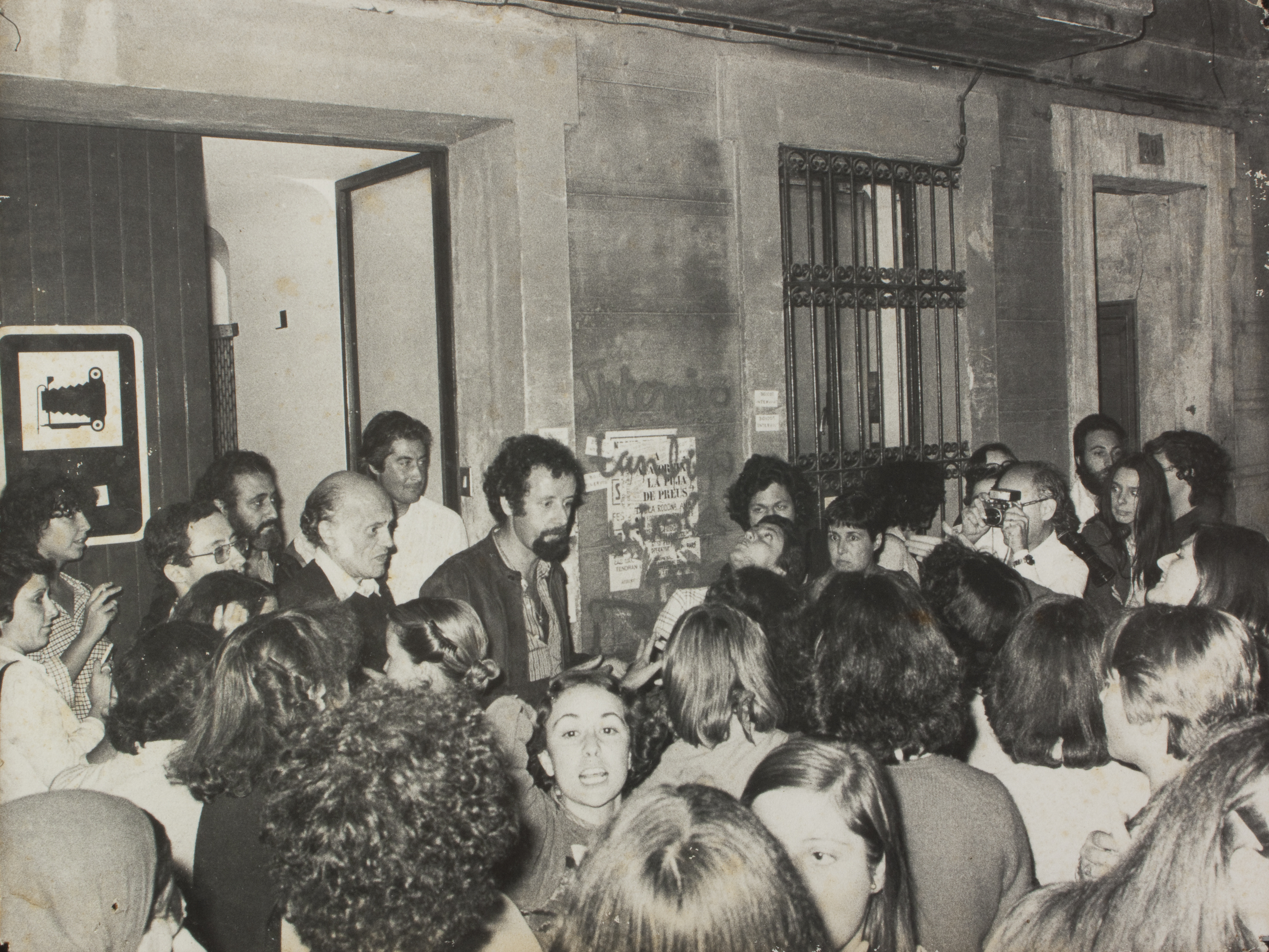 image for: Oriol Maspons - Manifestaciones feministas - 1977