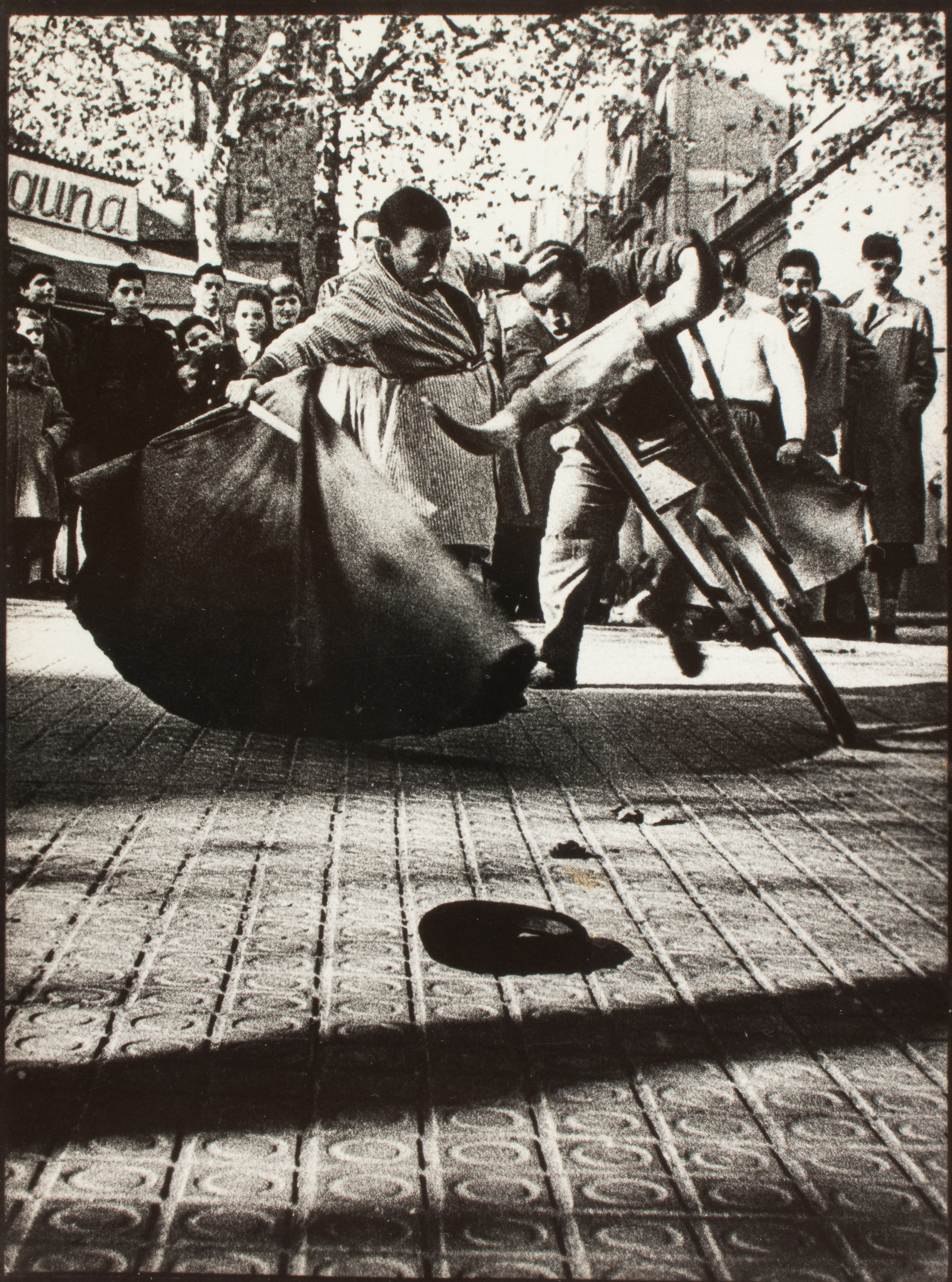 image for: Oriol Maspons - Fotografia per al llibre «Toreo de salón. Farsa con acompañamiento de clamor y murga», de Camilo José Cela - Cap a 1958-1960
