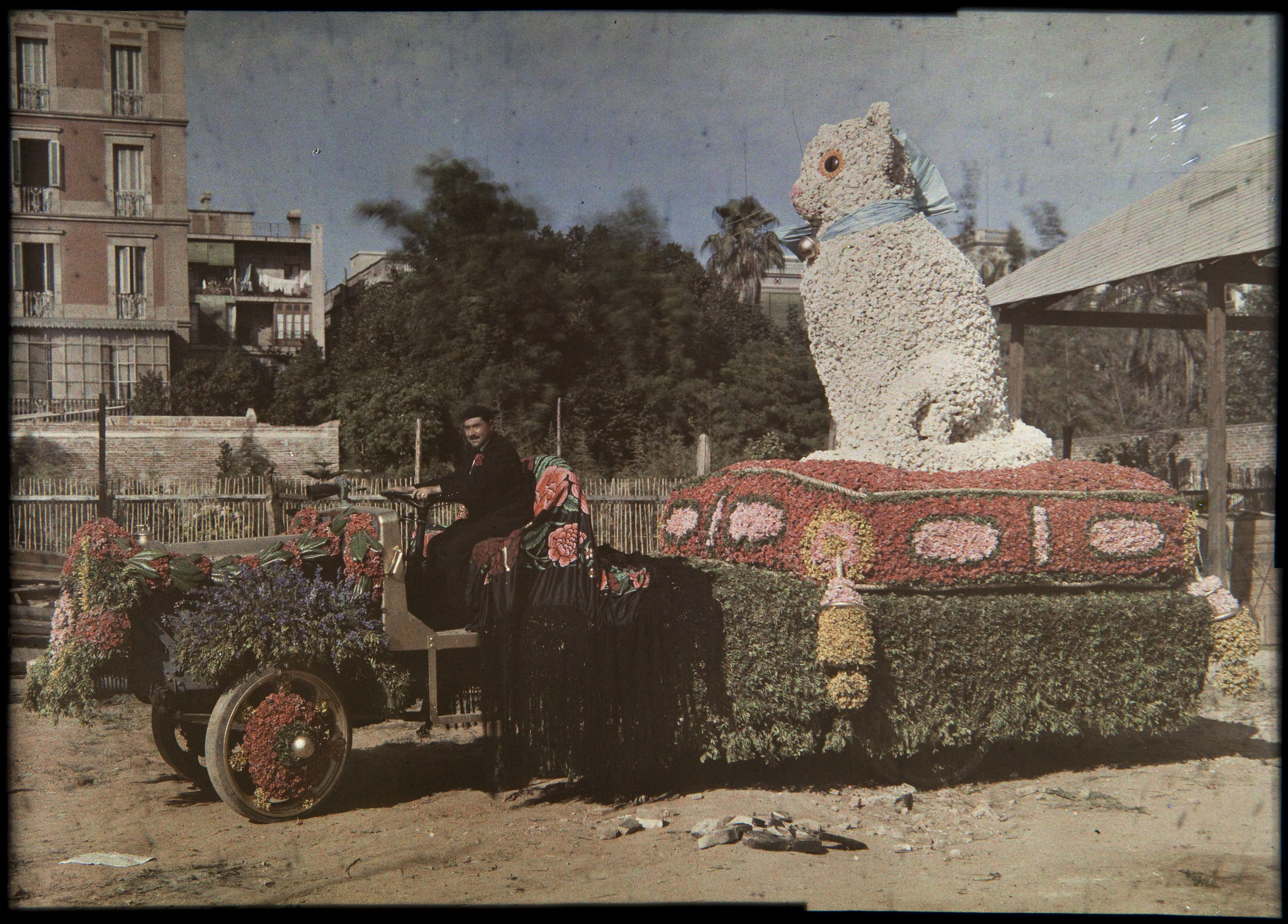 image for: Francesc Carrera Bou - Vehicle guarnit per a la Batalla de les flors (Barcelona) - Cap a 1922-1926