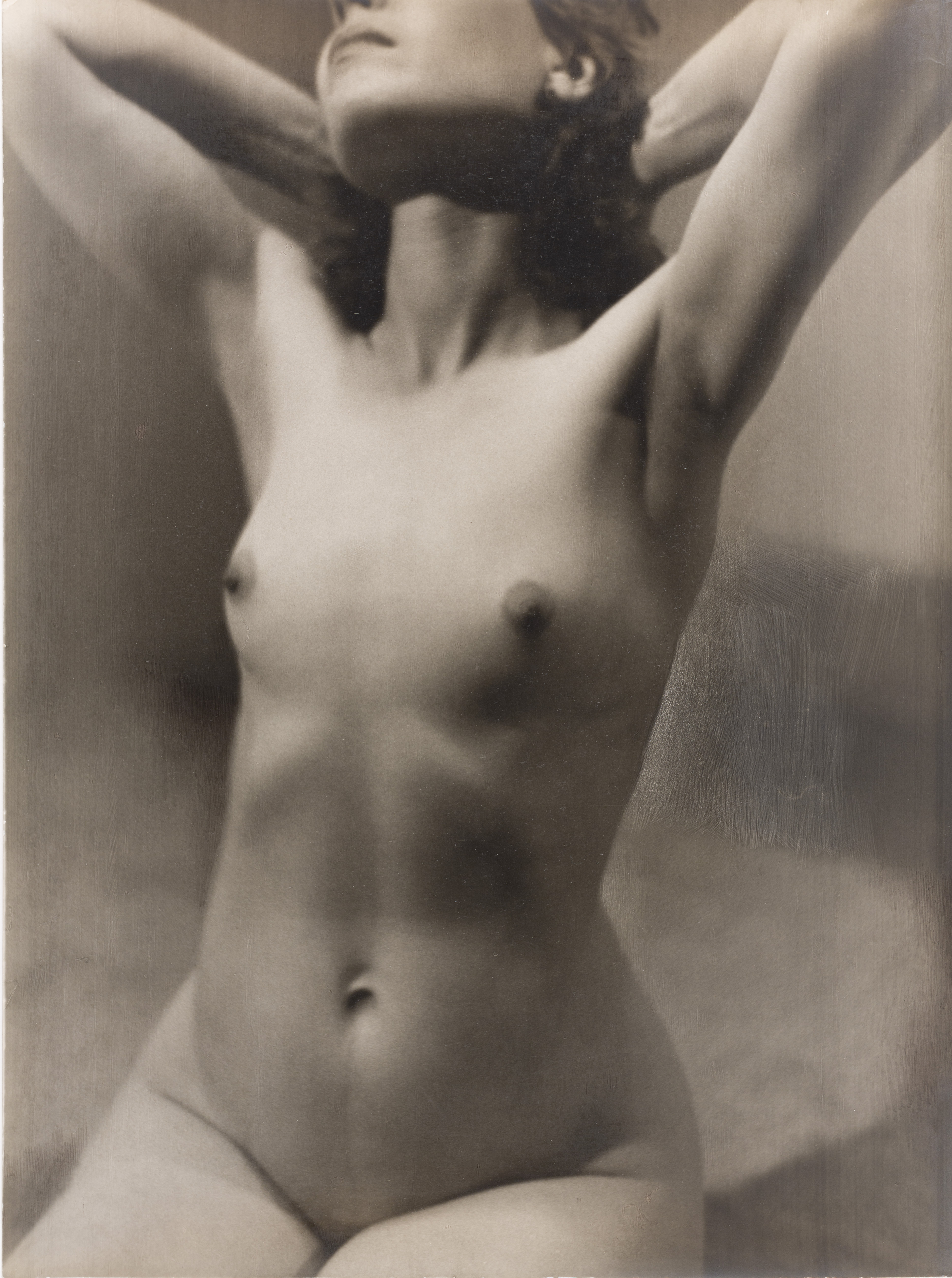 image for: Otho Lloyd - Nu femení - Cap a 1946