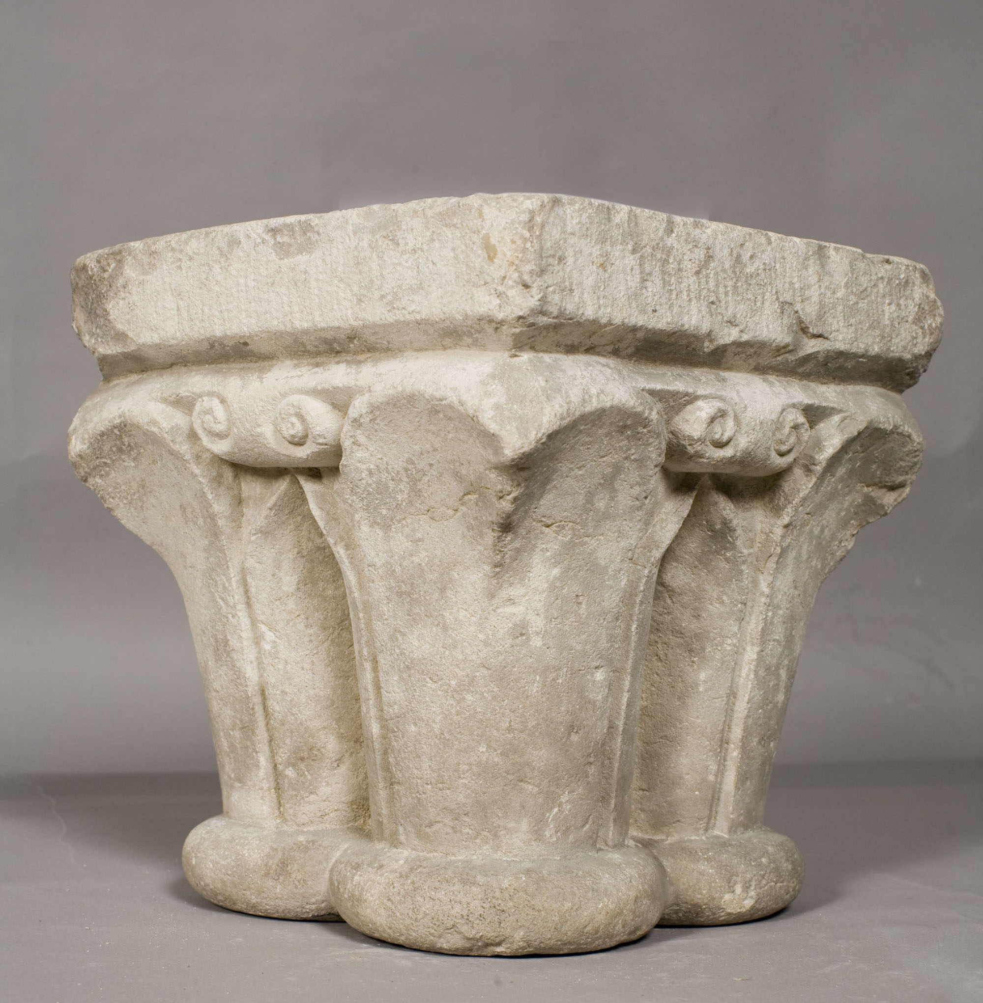 image for: Anònim - Capitell de columna quadrilobada - Segona meitat del segle XIII