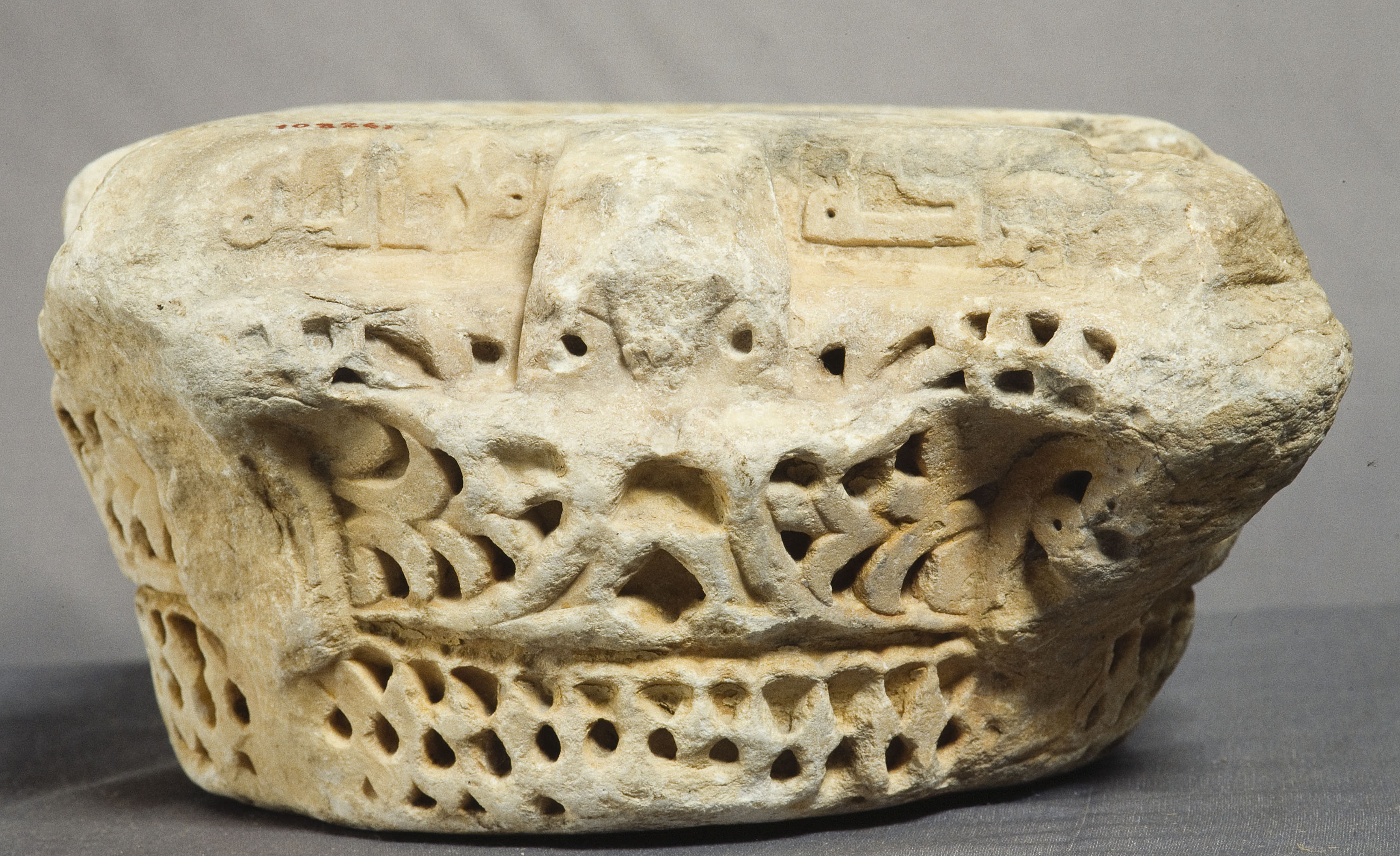 image for: Anònim - Fragment de capitell andalusí d&#039;època califal - 317-350 AH = 929-961
