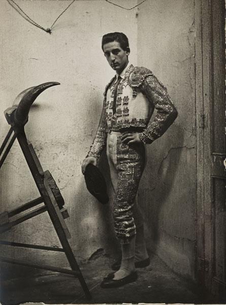 image for: Oriol Maspons - Fotografia per al llibre «Toreo de salón. Farsa con acompañamiento de clamor y murga», de Camilo José Cela - Cap a 1958-1962