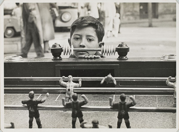 image for: Oriol Maspons - Nen i futbolí - Cap a 1952-1960