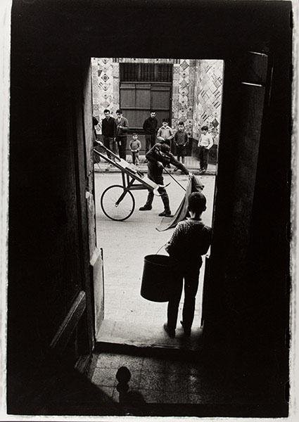 image for: Oriol Maspons - Fotografia per al llibre «Toreo de salón. Farsa con acompañamiento de clamor y murga», de Camilo José Cela - Cap a 1958-1962