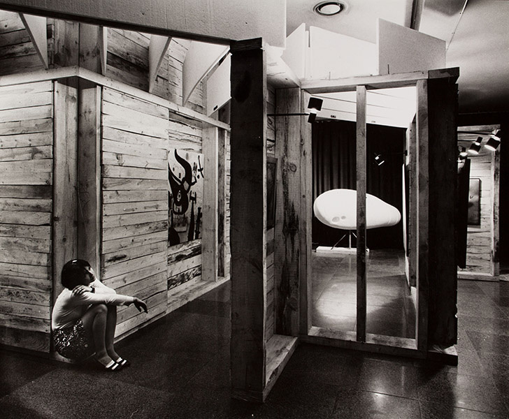 image for: Oriol Maspons - Sense títol [Exposició &quot;Miró otro&quot;, COAC, Barcelona] - 1969