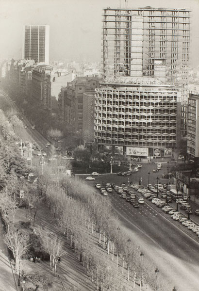 image for: Oriol Maspons - Plaça de Calvo Sotelo - Cap a 1971