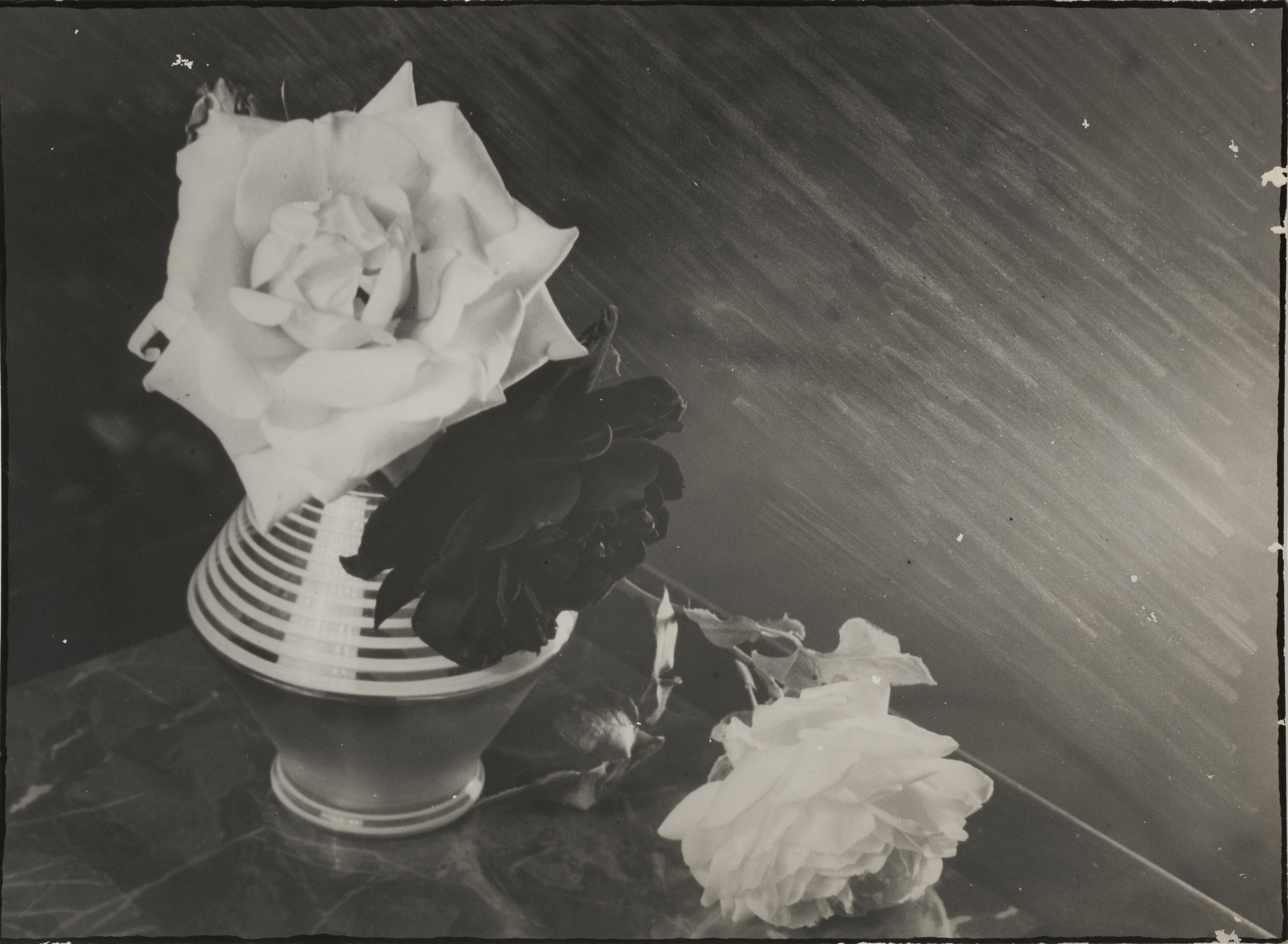 image for: Josep Maria Lladó - Gerro amb flors - Cap a 1930-1934