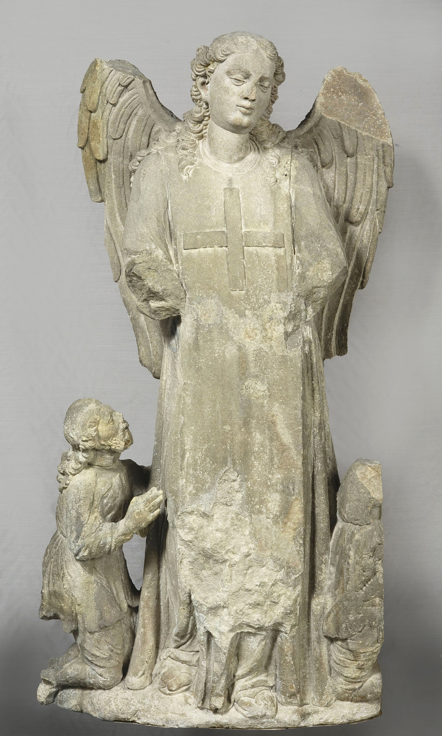 image for: Anònim. Catalunya - Àngel amb hàbit trinitari i dos captius agenollats - Entre 1632-1639