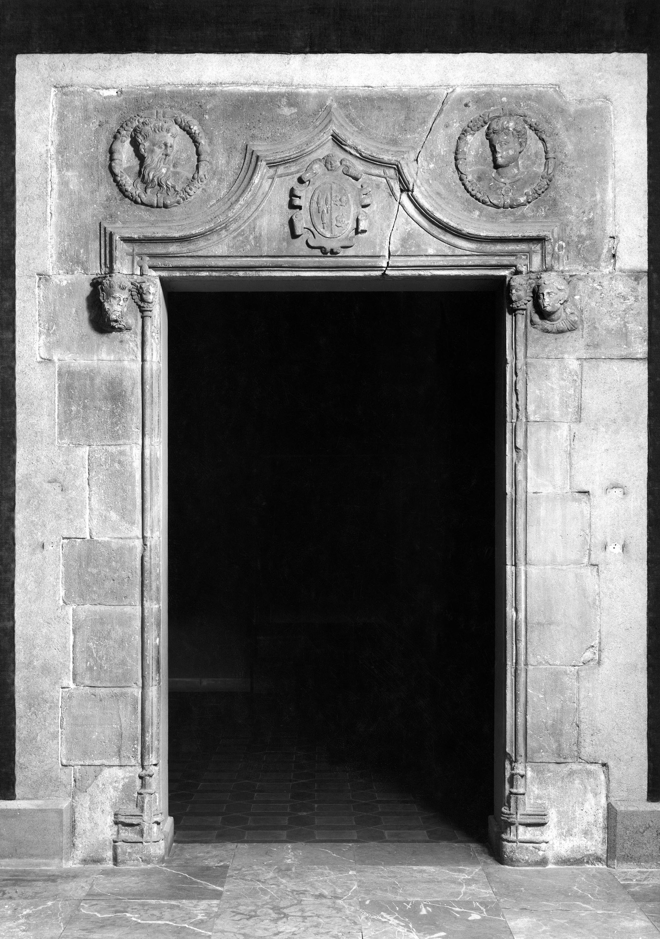 image for: Anònim. Catalunya - Finestral de l&#039;antiga casa Serrallonga - Entre 1550-1575