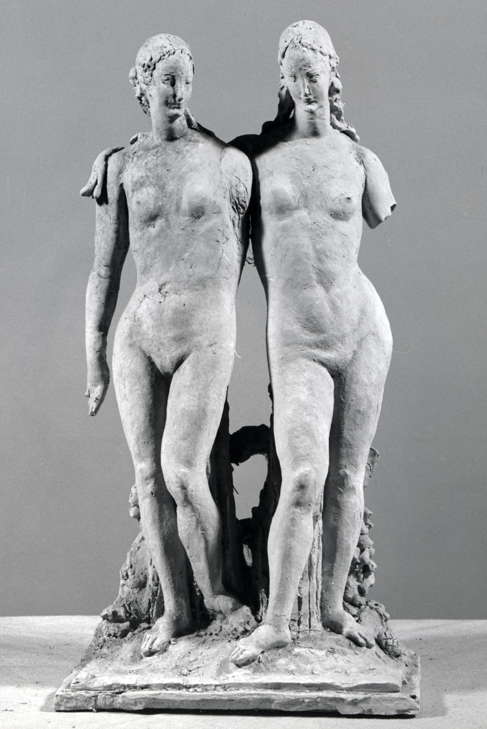 image for: Enric Bassas - Dues figures femenines - Cap a 1920-1940