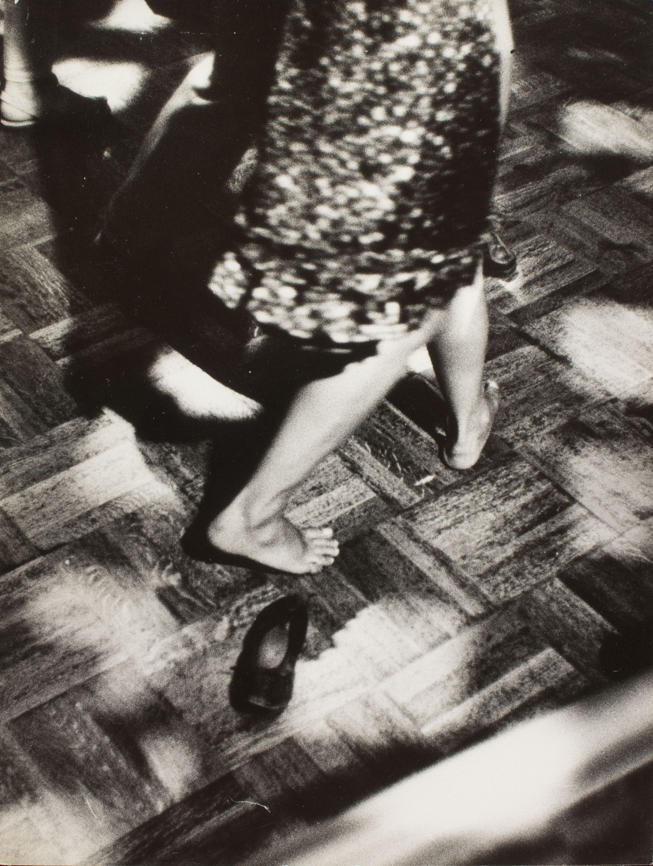 image for: Oriol Maspons - Sense títol (Discoteca Tiffany&#039;s, foto fixa per a la pel·lícula «Lejos de los árboles», Platja d&#039;Aro) - Cap a 1970