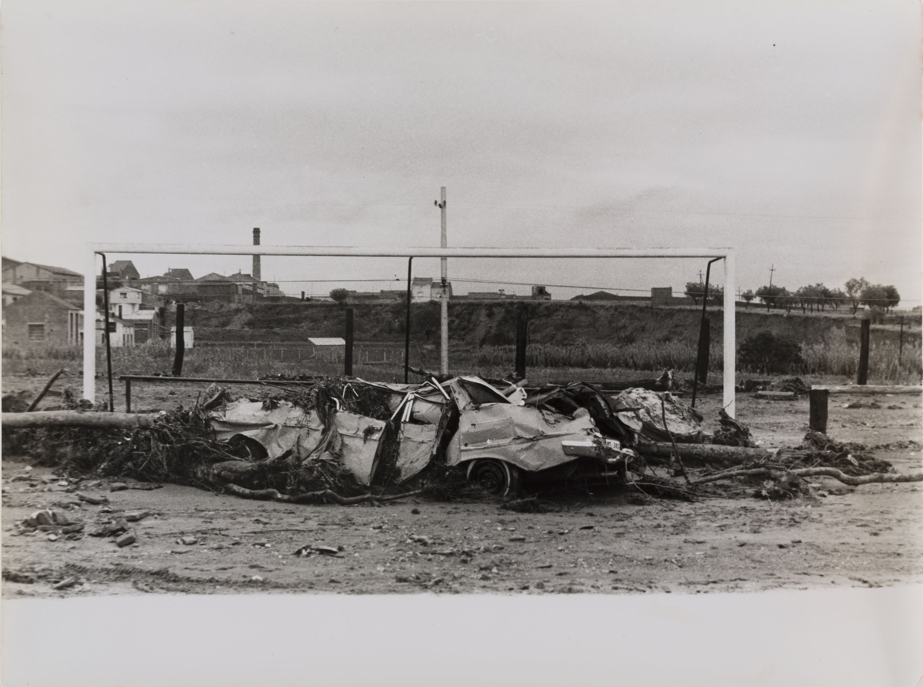 image for: Oriol Maspons - Inundacions del Vallès, camp de futbol de Terrassa - 1962