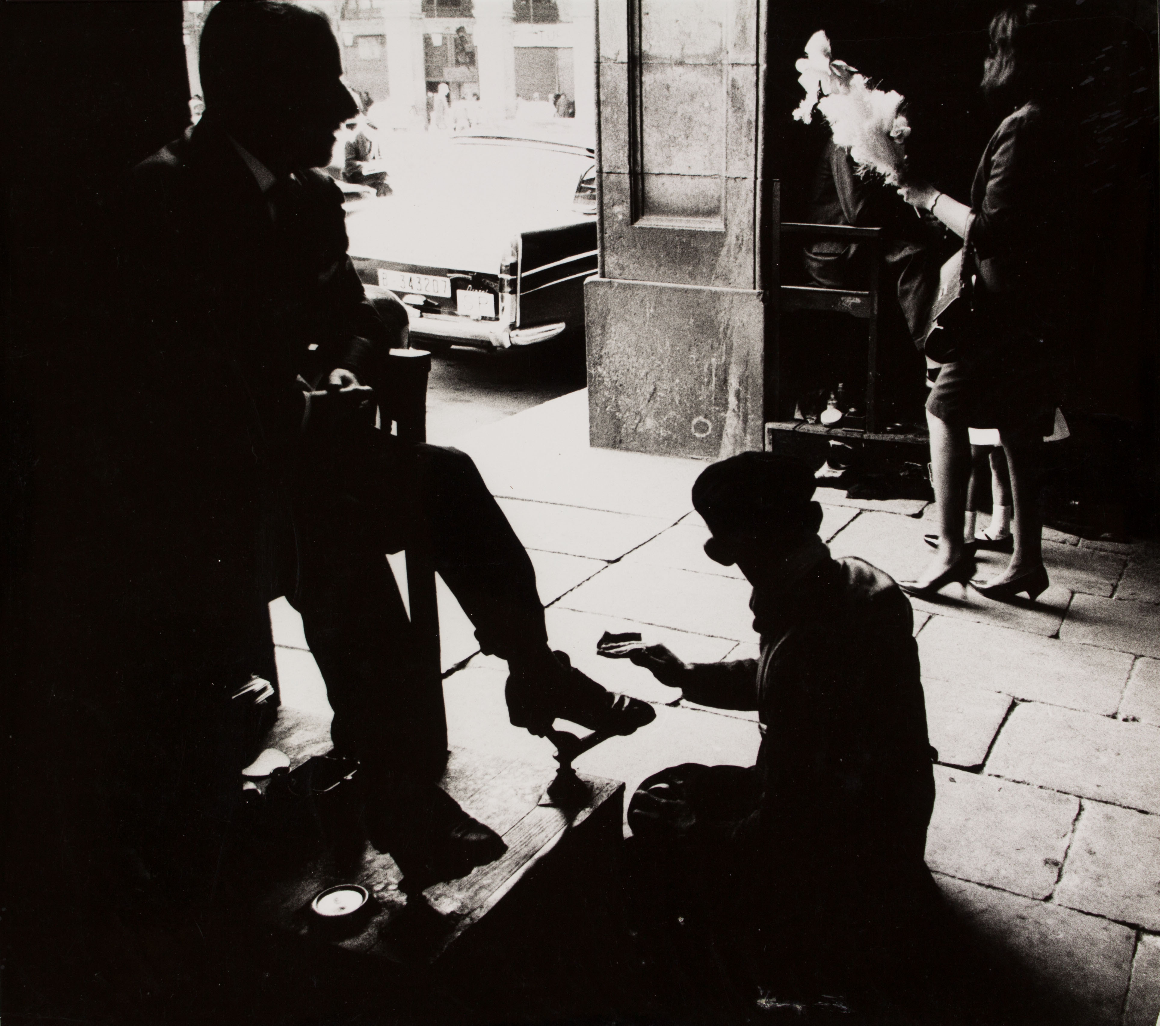 image for: Oriol Maspons - Sense títol (Fotografia per al llibre «Això també és Barcelona», de Josep Mª Espinàs) - Cap a 1965