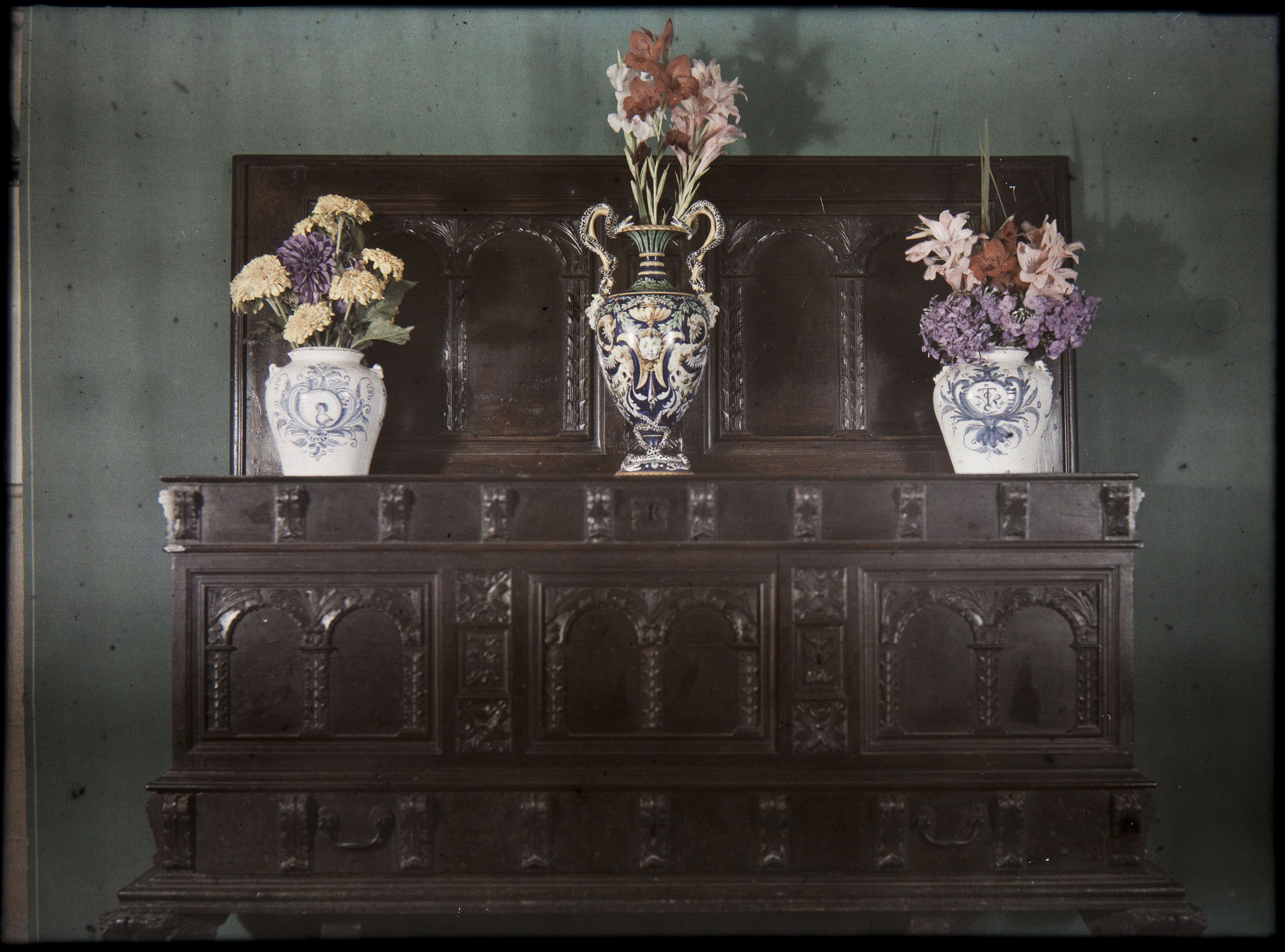 image for: Francesc Carrera Bou - Bagul i gerros amb flors - Cap a 1922-1926