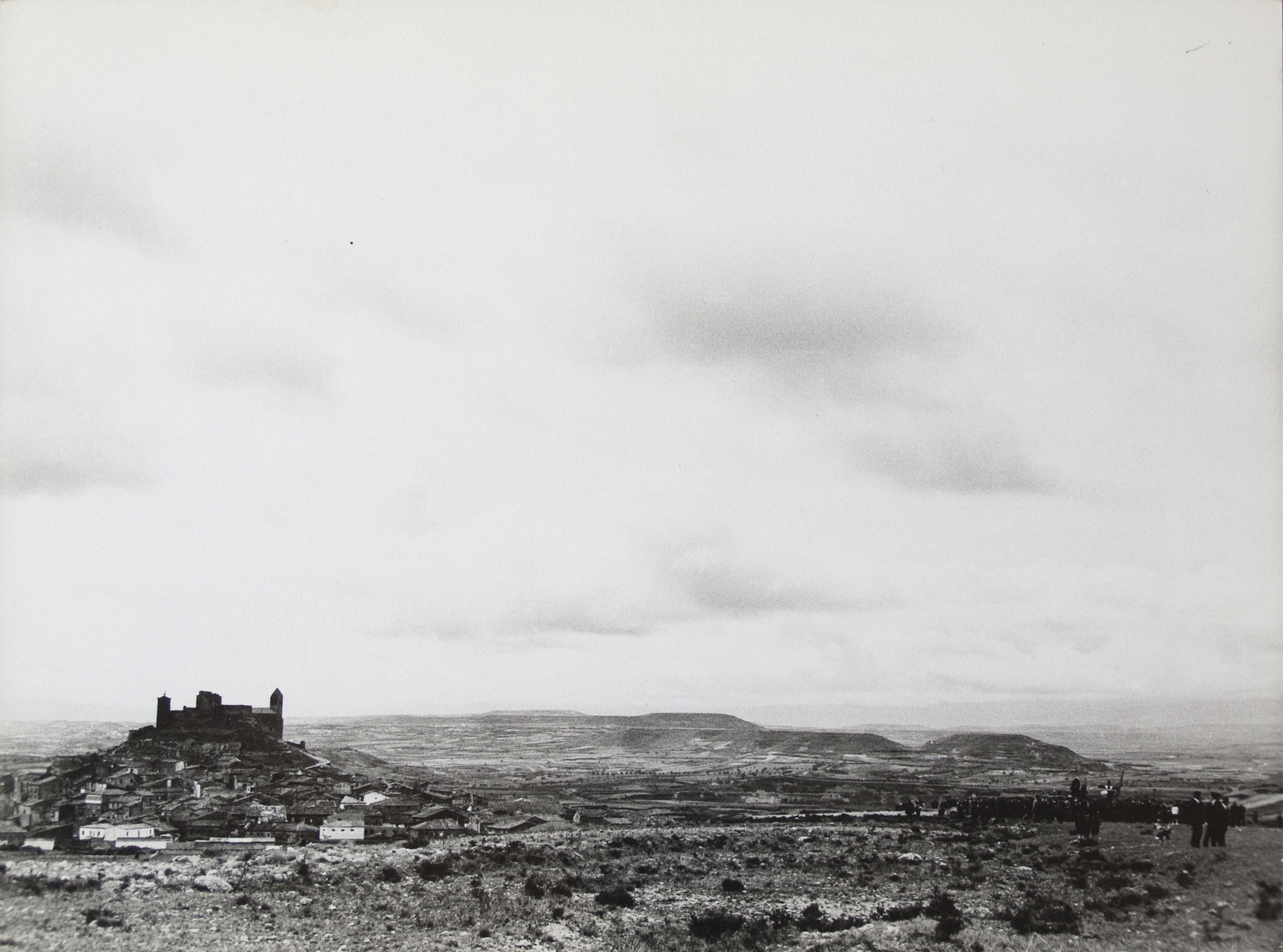 image for: Oriol Maspons - Sense títol (Foto fixa per a la pel·lícula «Lejos de los árboles», San Vicente de Sonsierra) - Cap a 1963-1970
