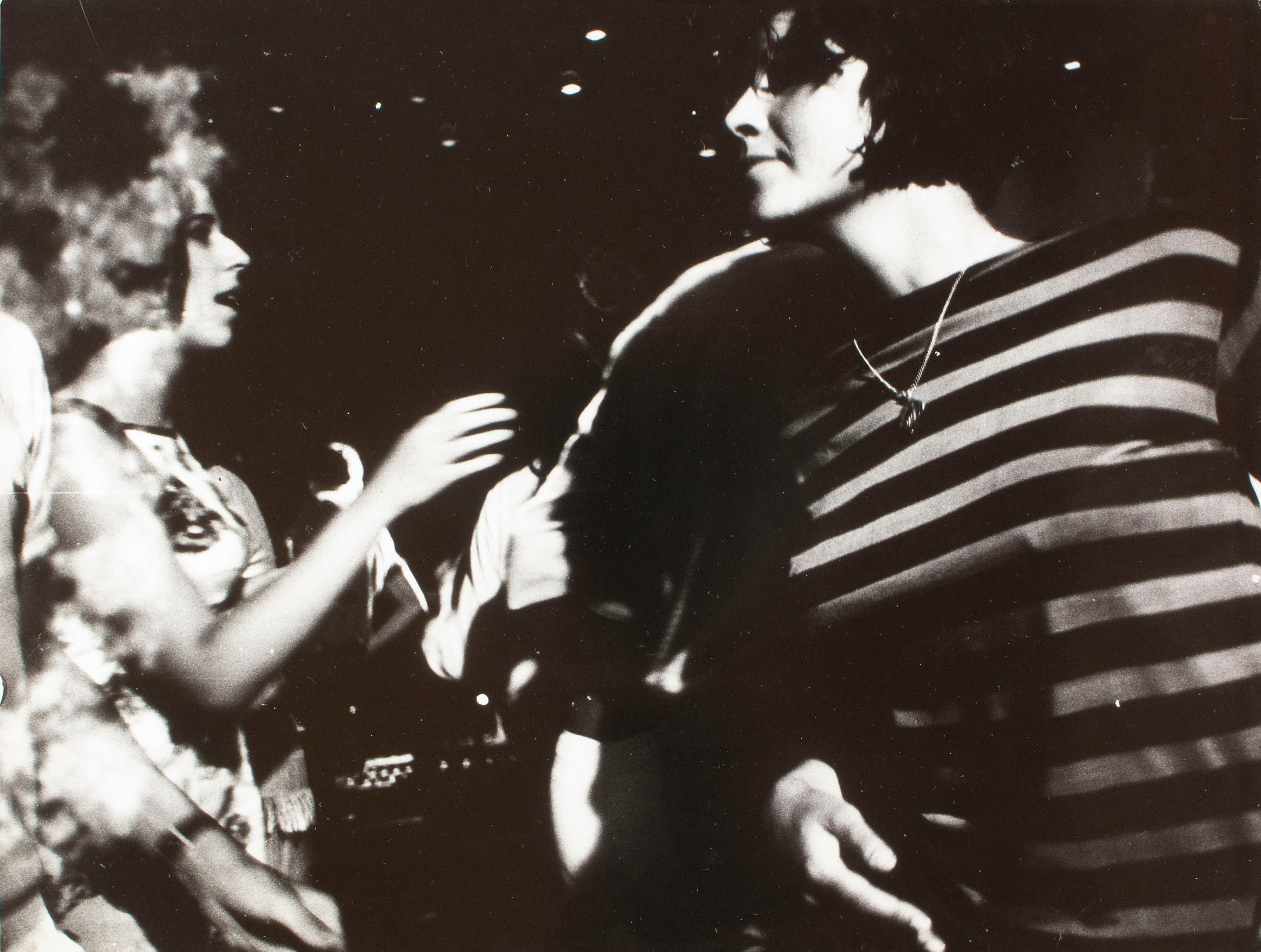 image for: Oriol Maspons - Sense títol (Discoteca Tiffany&#039;s, foto fixa per a la pel·lícula «Lejos de los árboles», Platja d&#039;Aro) - Cap a 1970